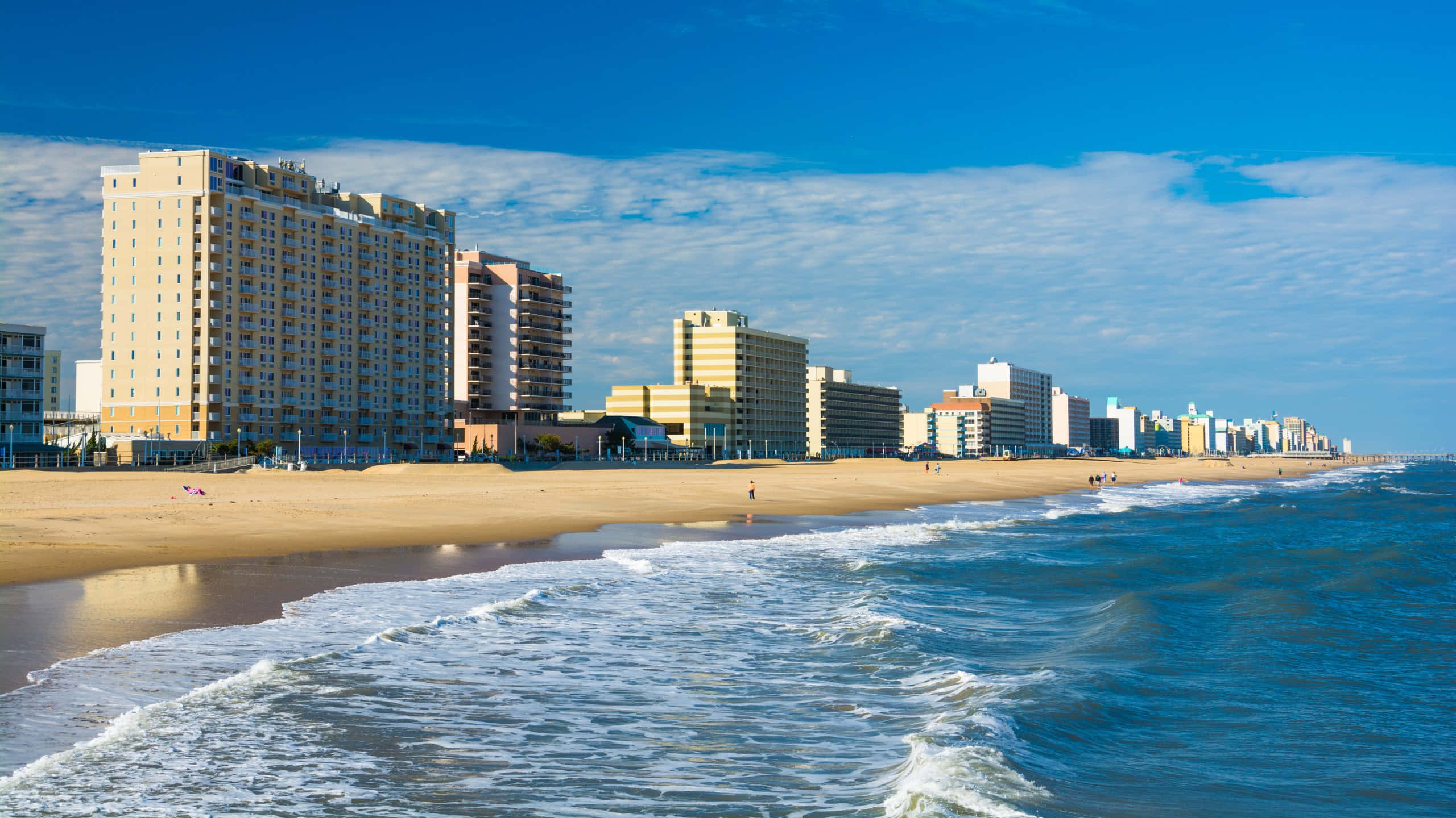 Blue Coastal, cityscape, sunlit beachfront, 2K Desktop Wallpaper
