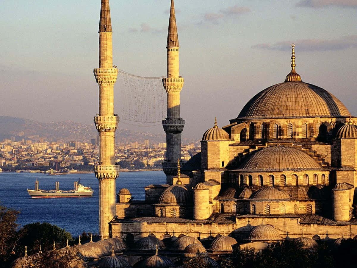 Blue Mosque, golden hour sunlight, towering minarets, SD Desktop Wallpaper