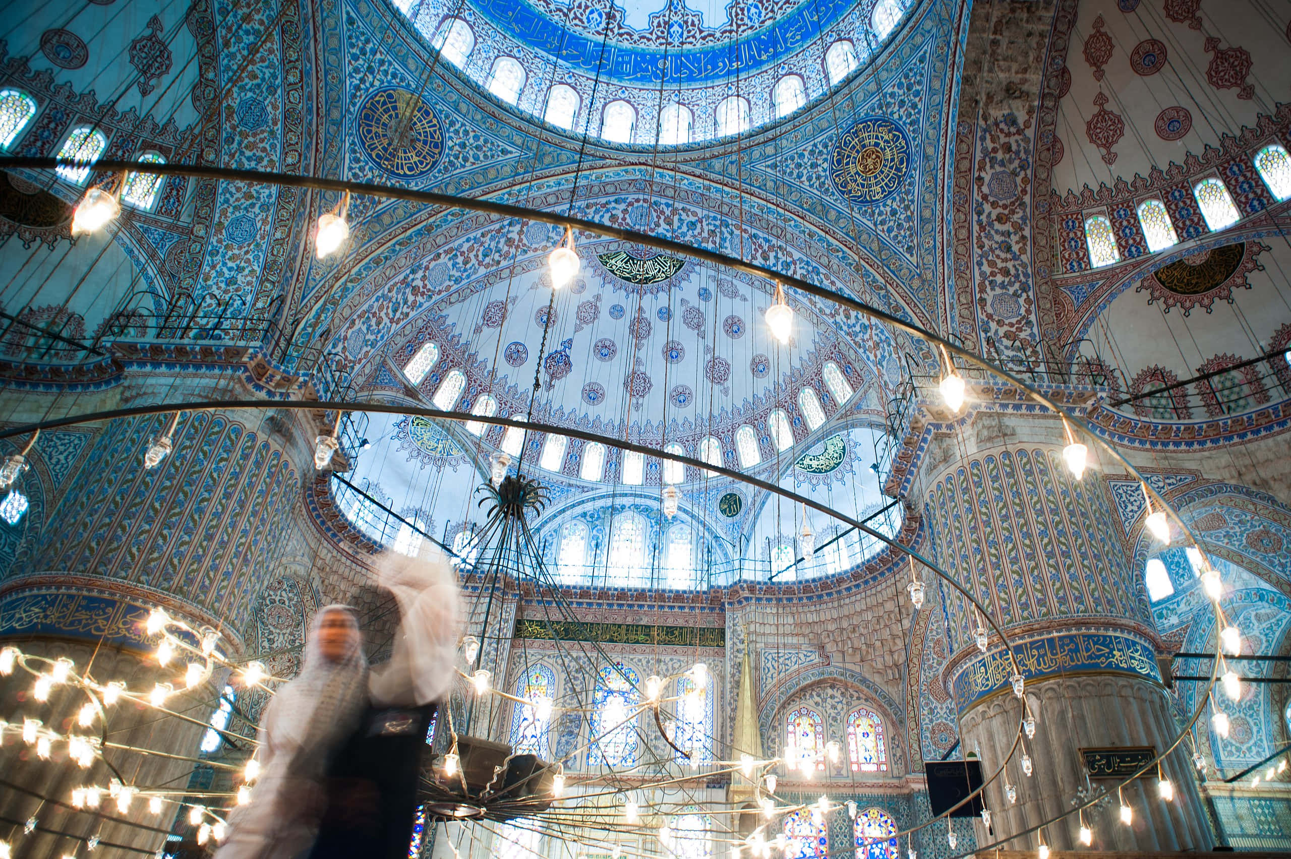 Blue Mosque, dome ceiling, blue and white tiled, 2K Desktop Wallpaper