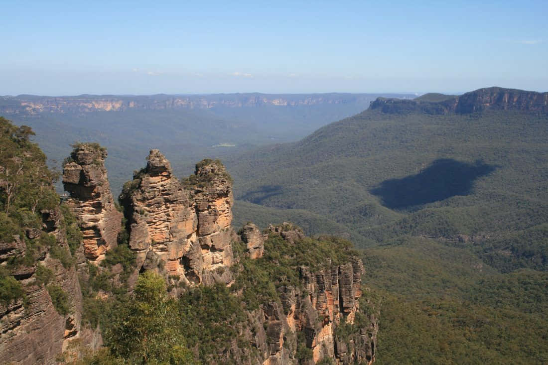 Blue Mountains National Park, sandstone pillars, lush green valley, SD Desktop Wallpaper