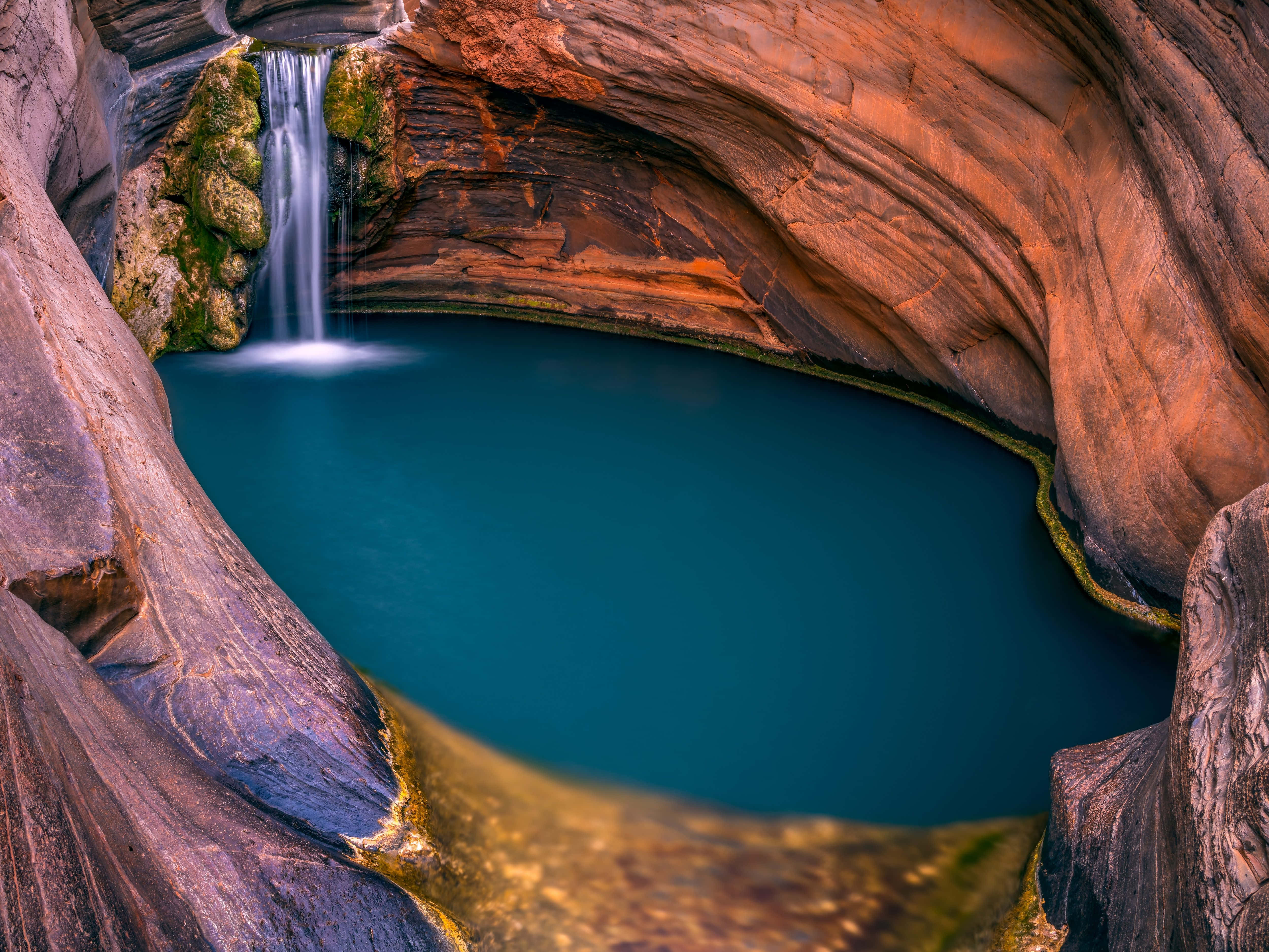 Blue Mountains National Park, turquoise pool, warm orange rock, 4K Desktop Wallpaper