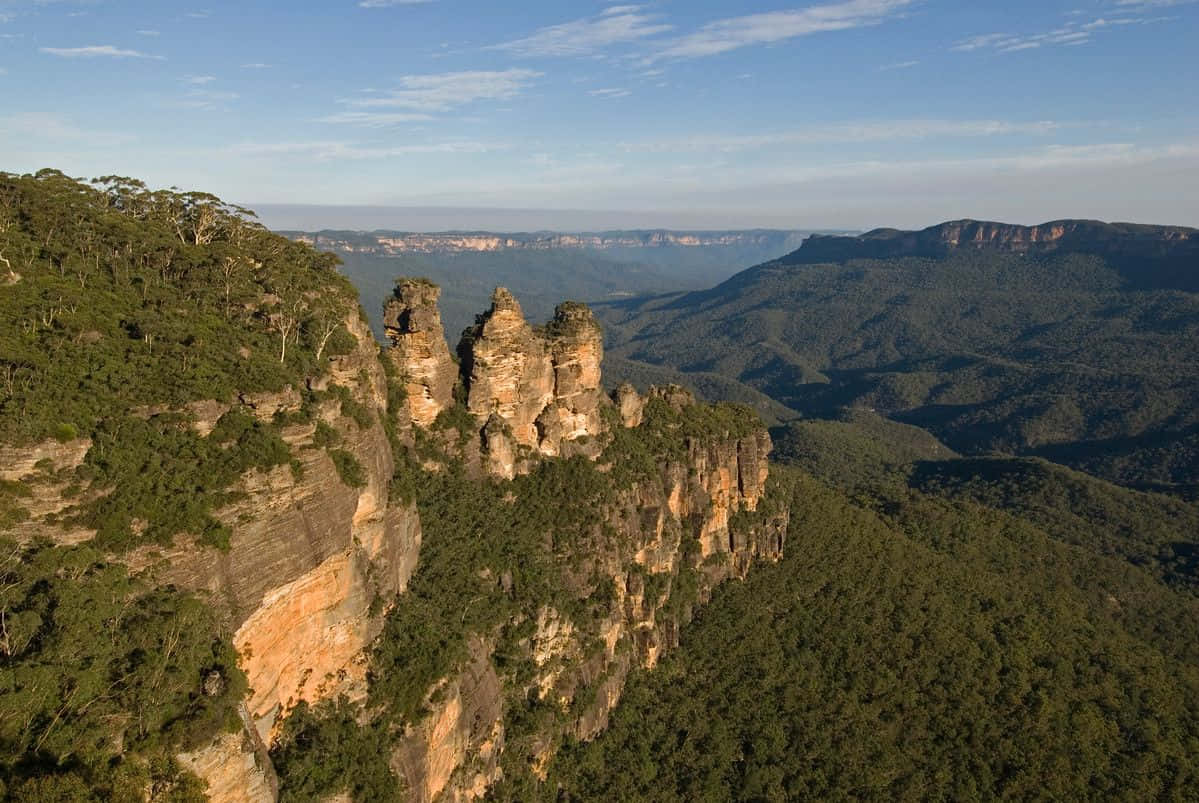 Blue Mountains National Park, sandstone pillars, lush green forest canopy, SD Desktop Wallpaper
