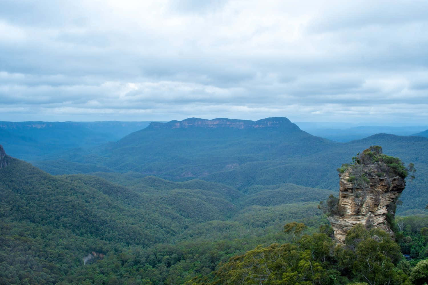 Blue Mountains National Park, misty valley, layered blue-green mountains, HD Desktop Wallpaper