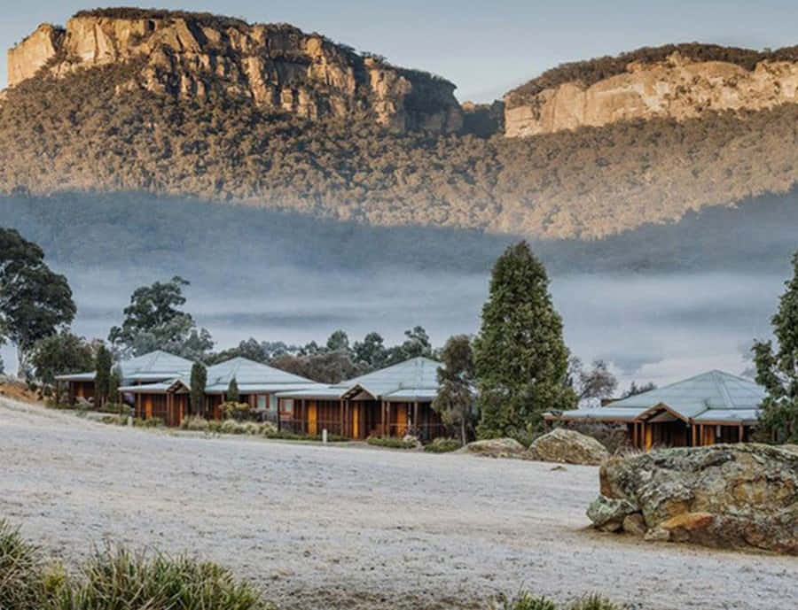 Blue Mountains National Park, wooden cabins, misty valley, SD Desktop Wallpaper