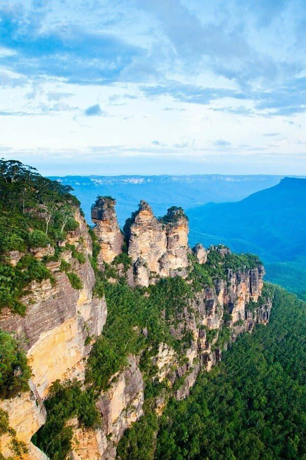 Blue Mountains, sandstone cliffs, lush green valley, SD Phone Wallpaper