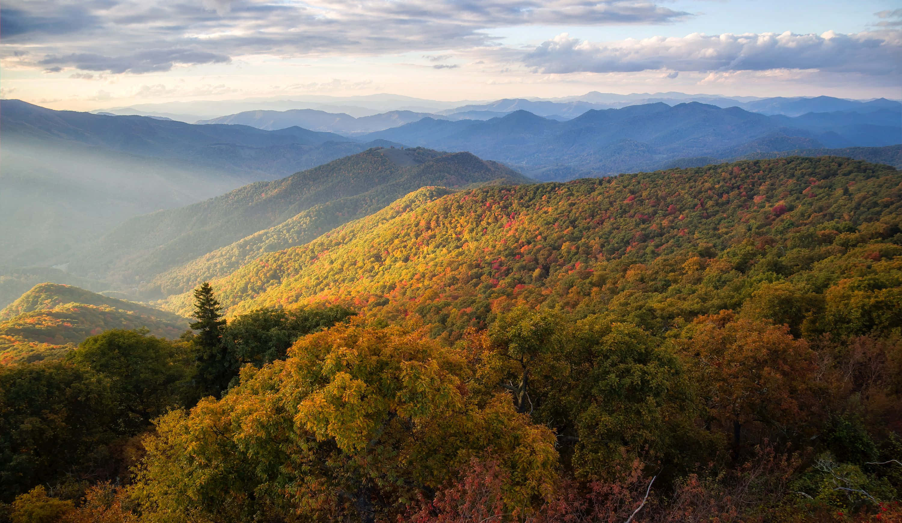 Blue Ridge Mountains, sunlight, clouds, 2K Desktop Wallpaper