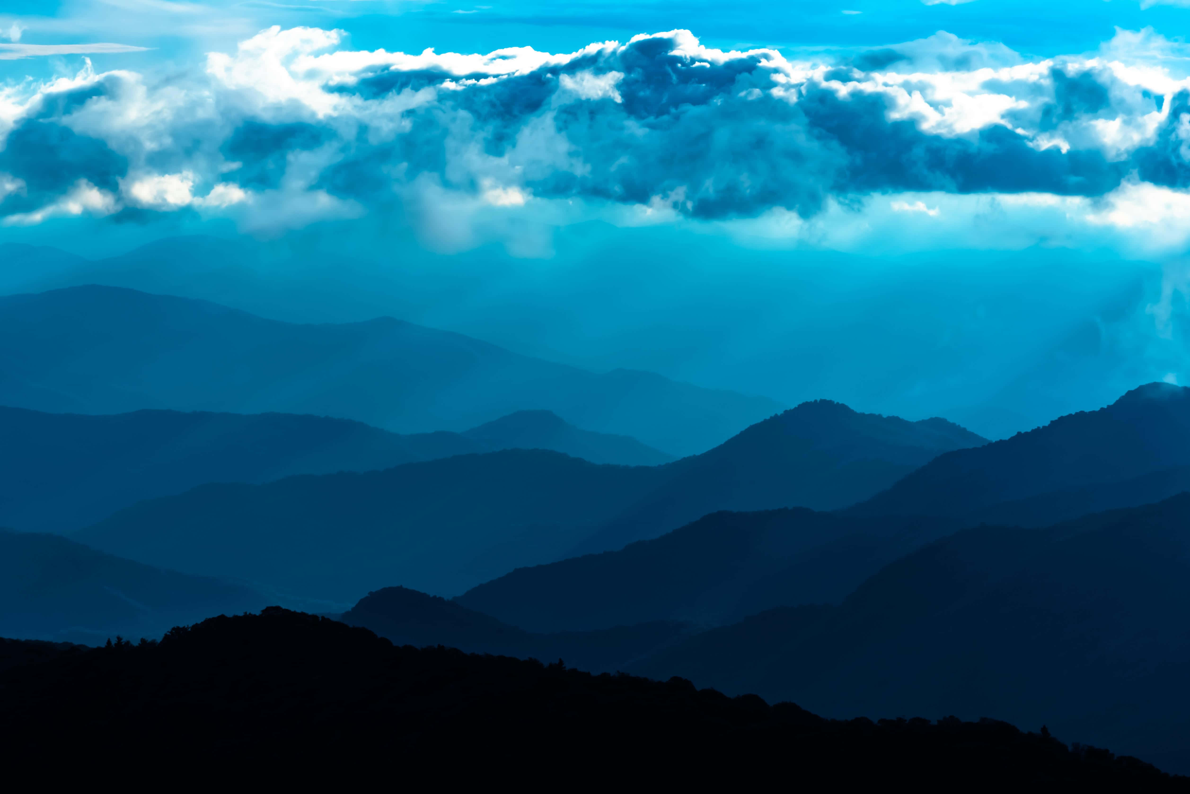 Blue Ridge Mountains, layered mountain ranges, mist, 4K Desktop Wallpaper