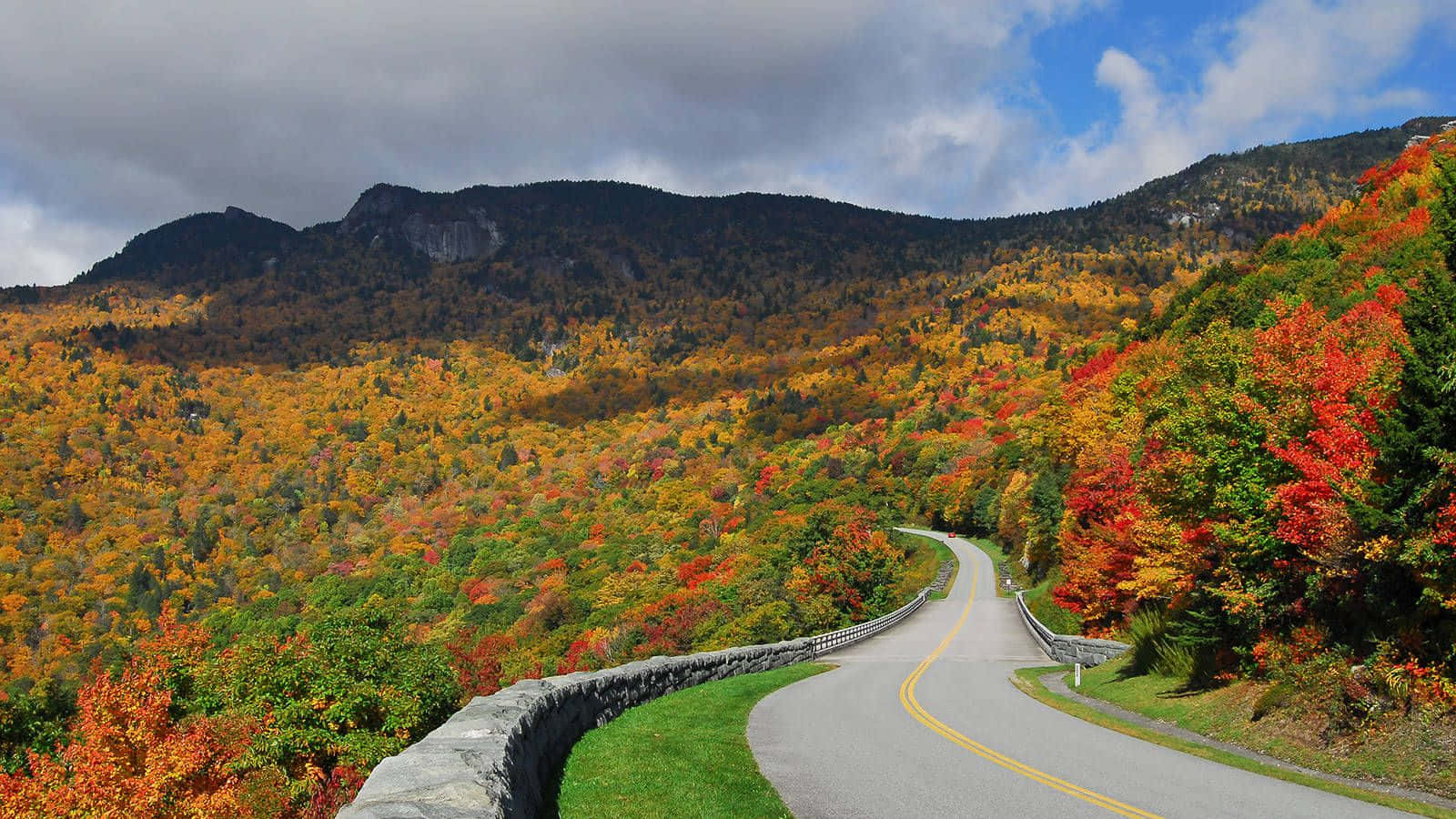 Blue Ridge Mountains, autumn forest, fiery red orange and gold foliage, HD Desktop Wallpaper