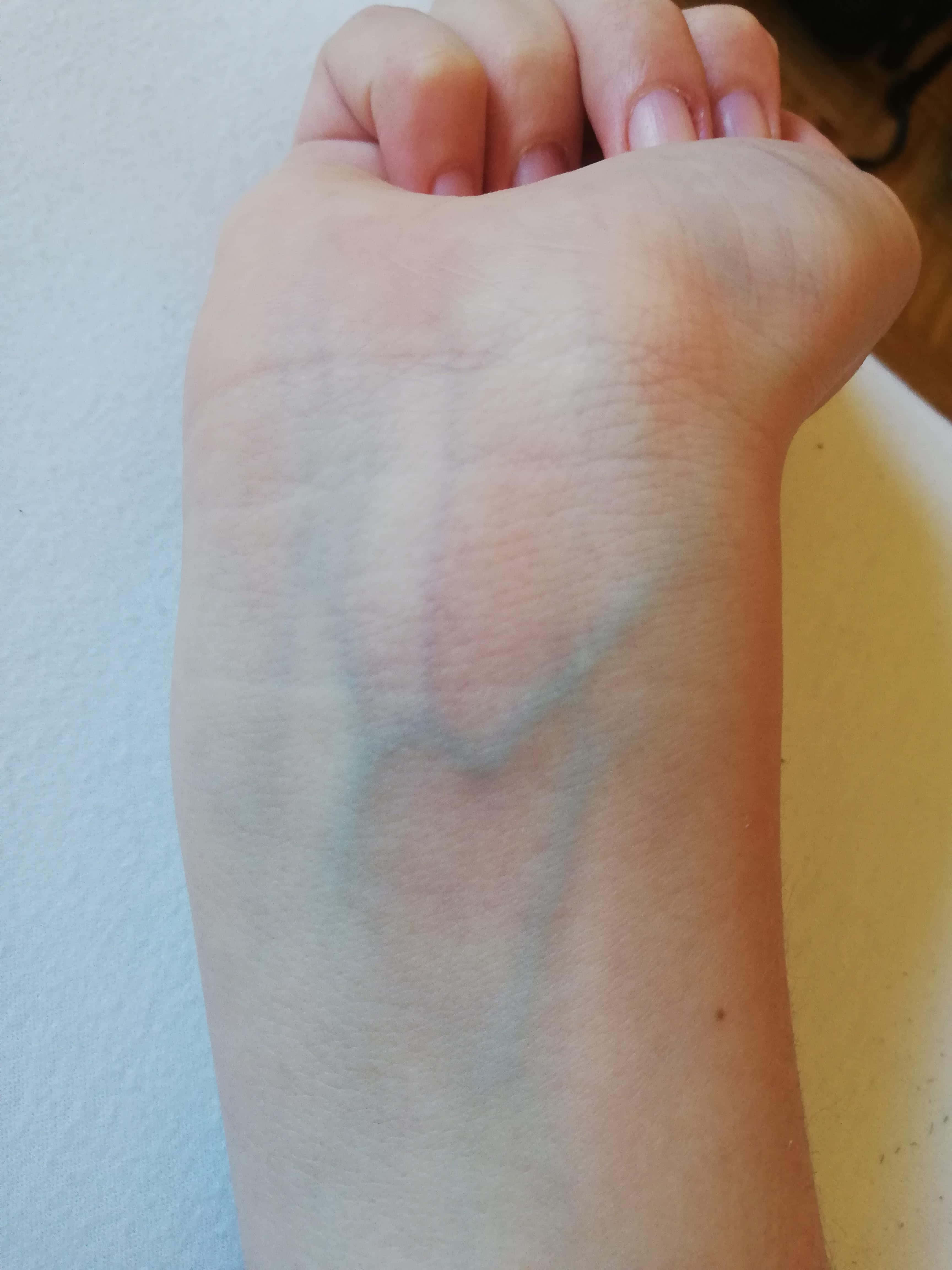 Blue Veins, human hand, visible veins, 4K Phone Wallpaper