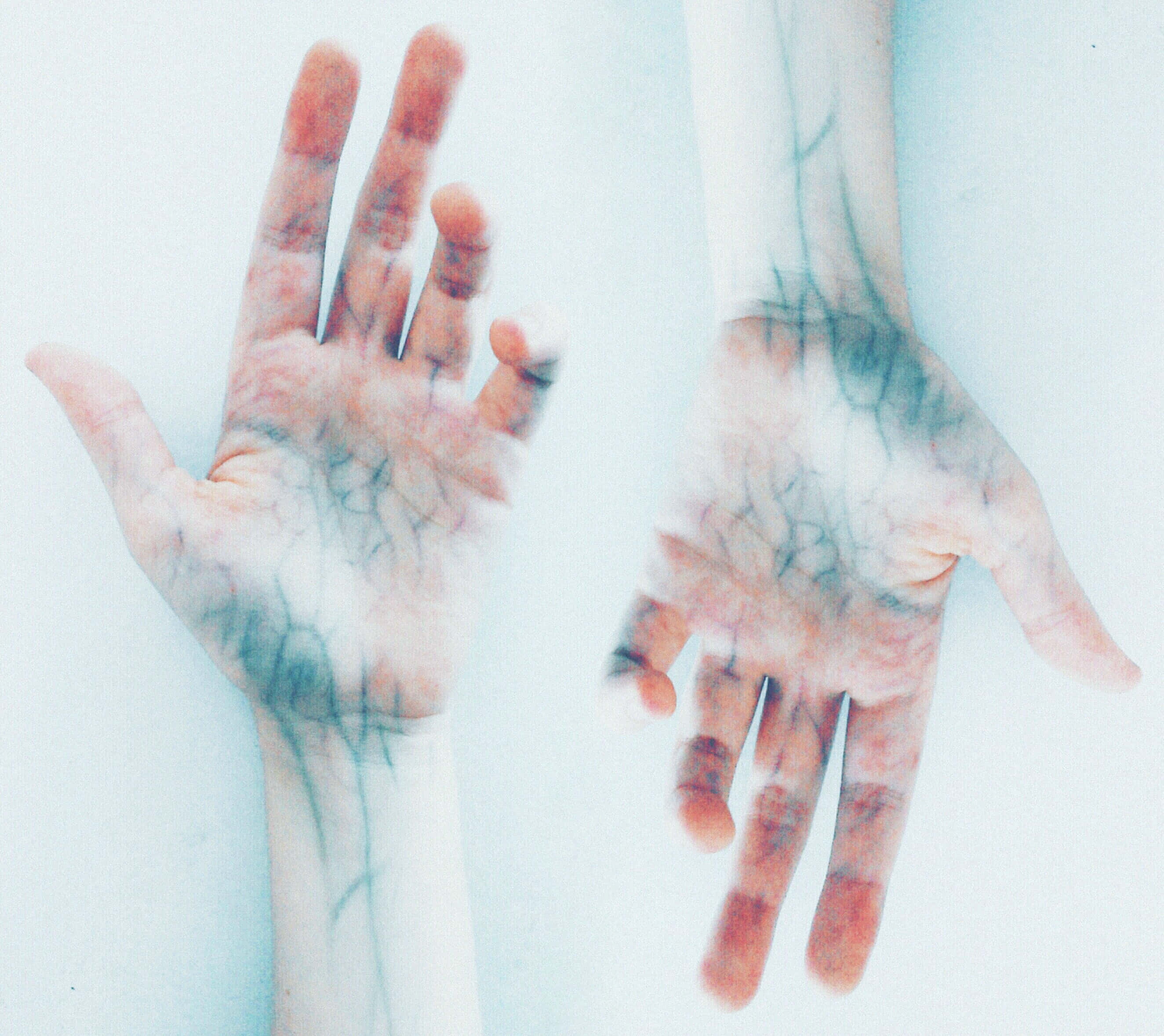 Blue Veins, blue and red vein patterns, pale blue background, 2K Desktop Wallpaper