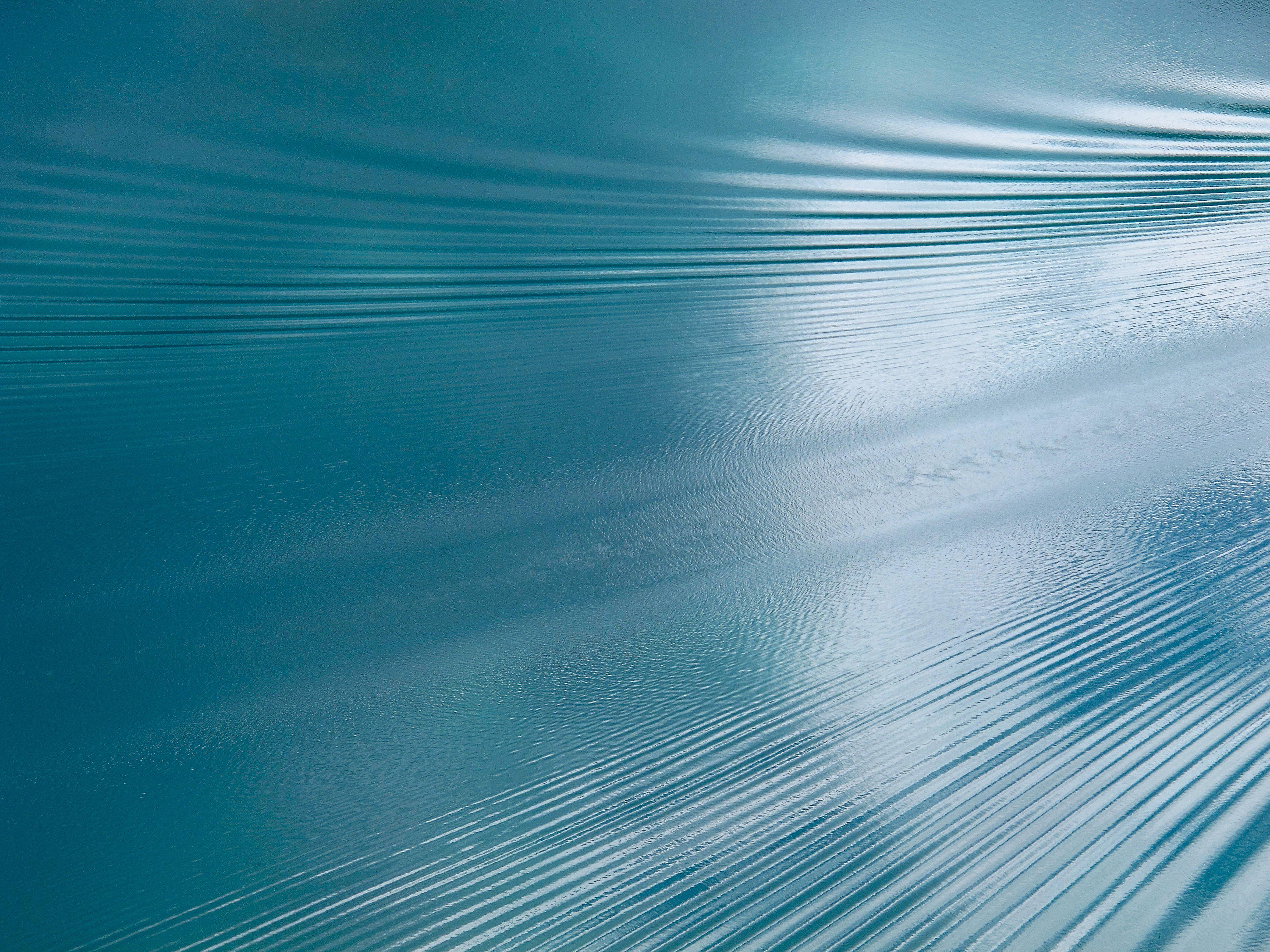 Blue Velvet, turquoise water, diagonal lines, 2K Desktop Wallpaper