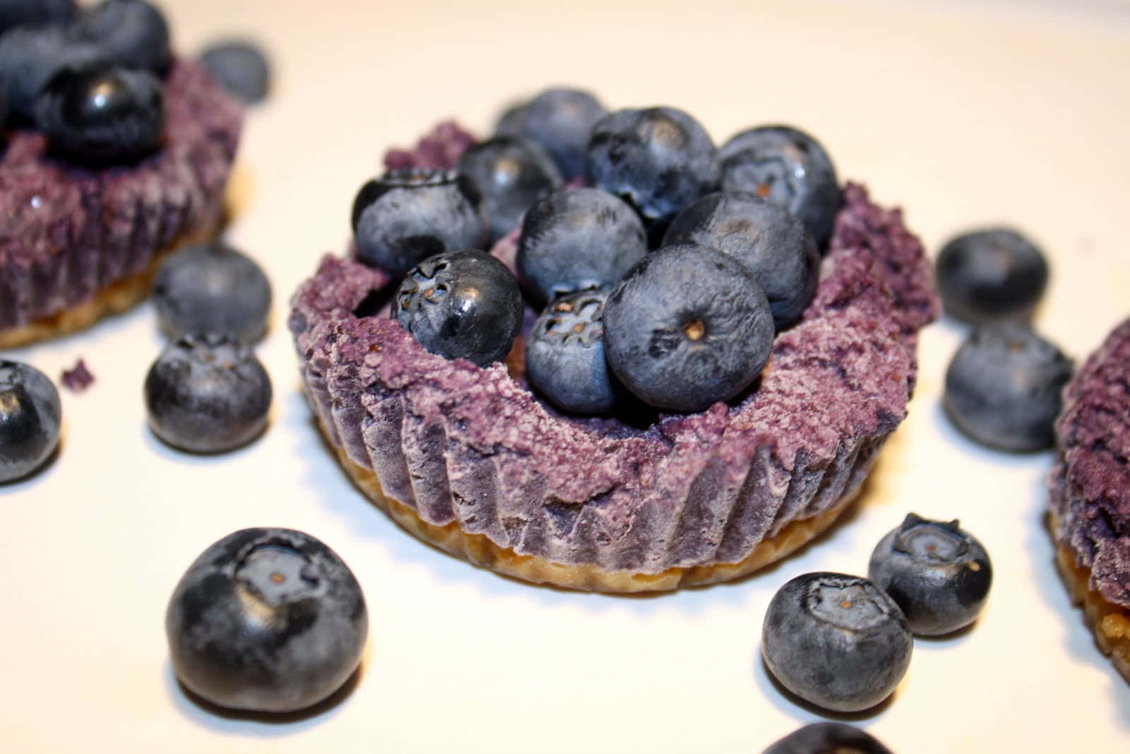 Blueberries Tart, purple filling, scattered berries, HD Desktop Wallpaper
