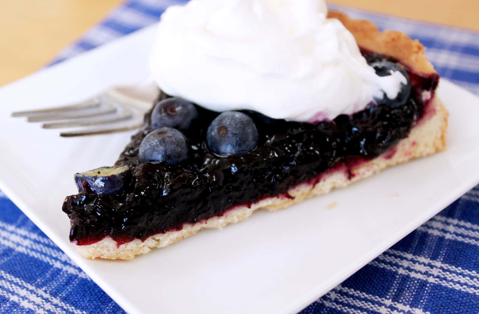 blueberries tart, blueberry pie, whipped cream, HD Desktop Wallpaper