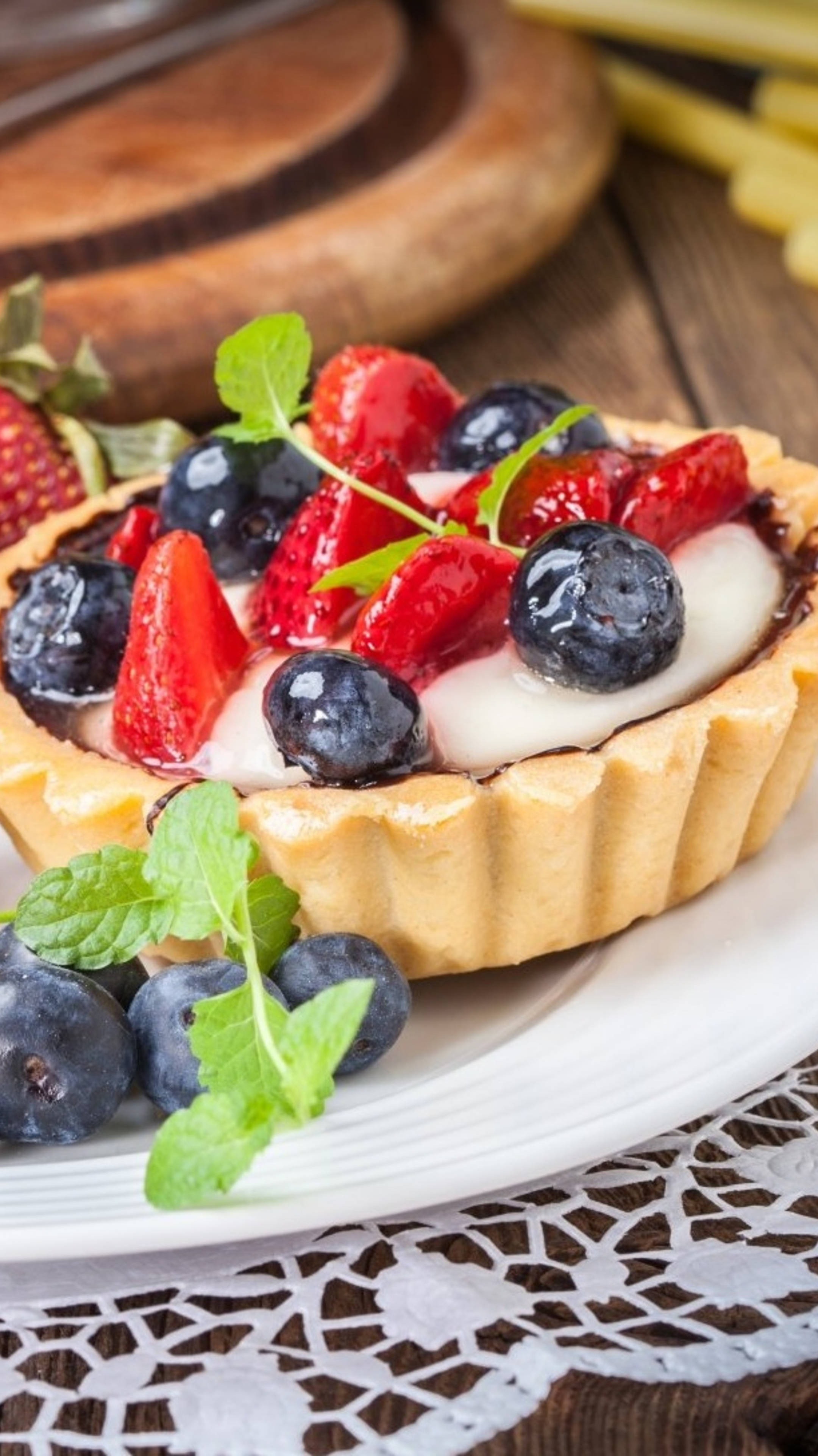 blueberry and strawberry tart, golden pastry tart, fresh strawberries, 4K Phone Wallpaper