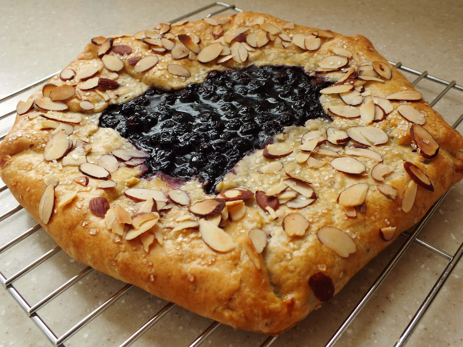 Blueberries Tart, blueberry galette, sliced almonds, HD Desktop Wallpaper
