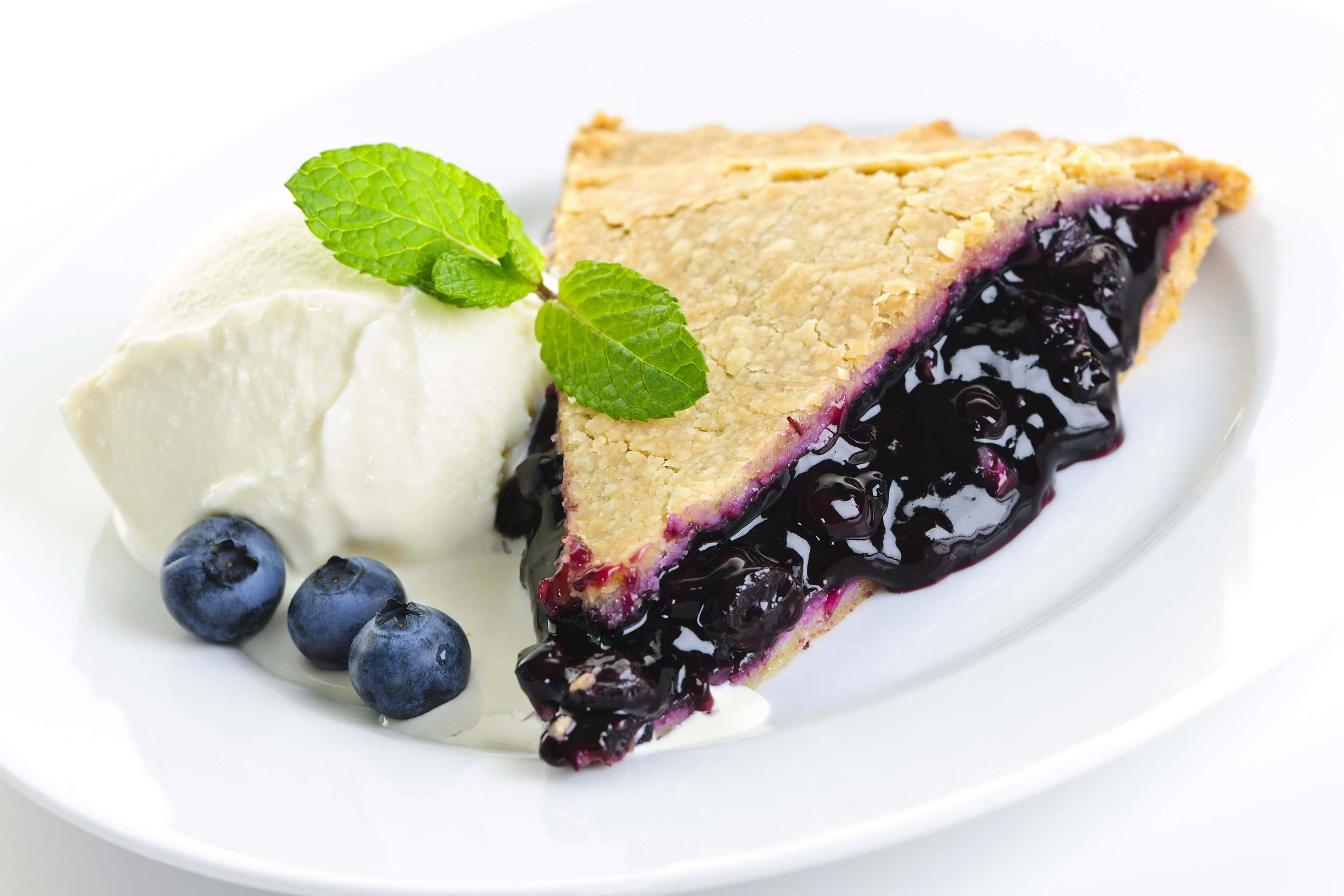 blueberry pie, vanilla ice cream, fresh mint garnish, 2K Desktop Wallpaper