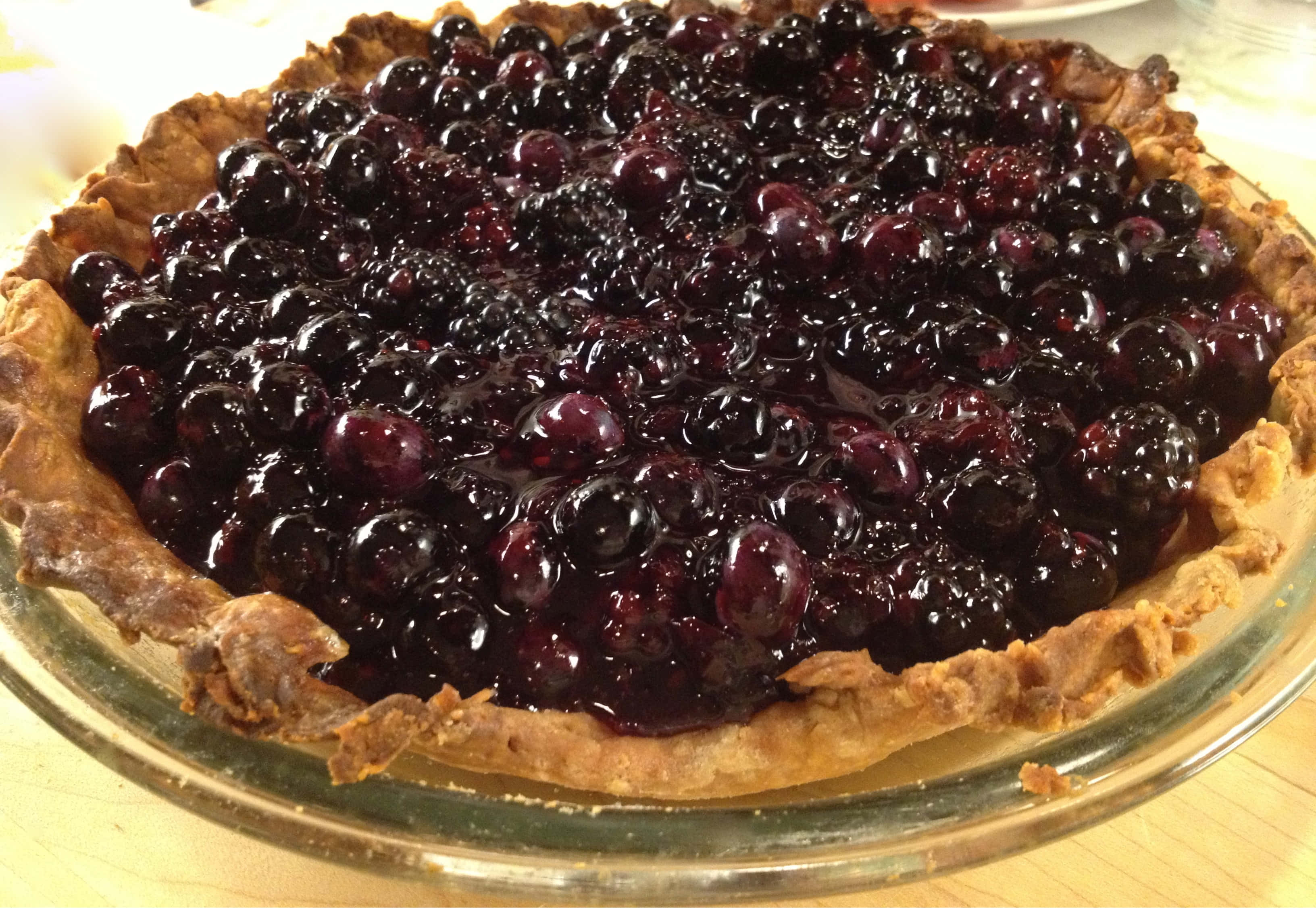 blueberry pie, glossy, golden-brown crust, 2K Desktop Wallpaper