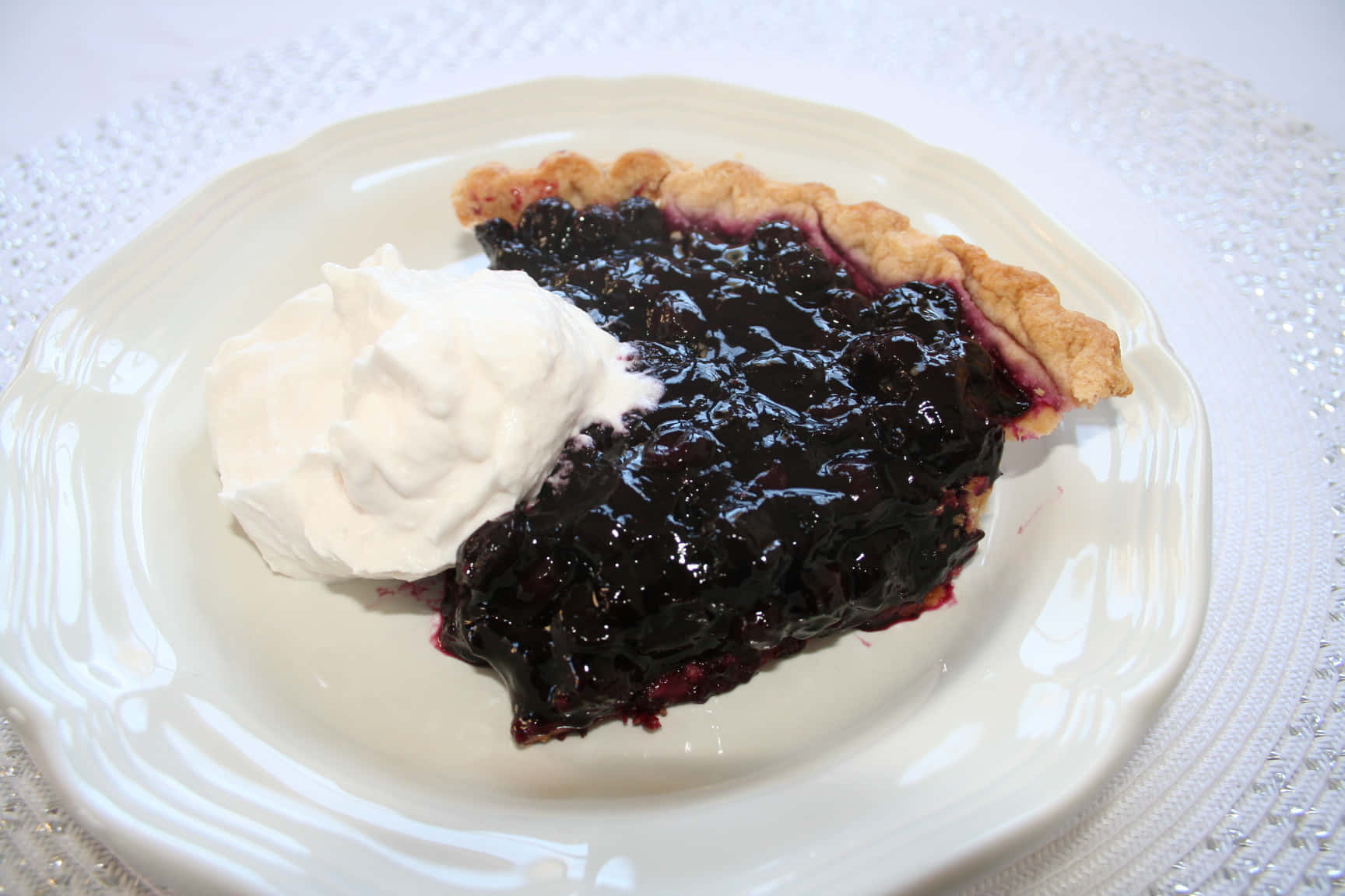 blueberry pie, golden crust, fluffy whipped cream, HD Desktop Wallpaper
