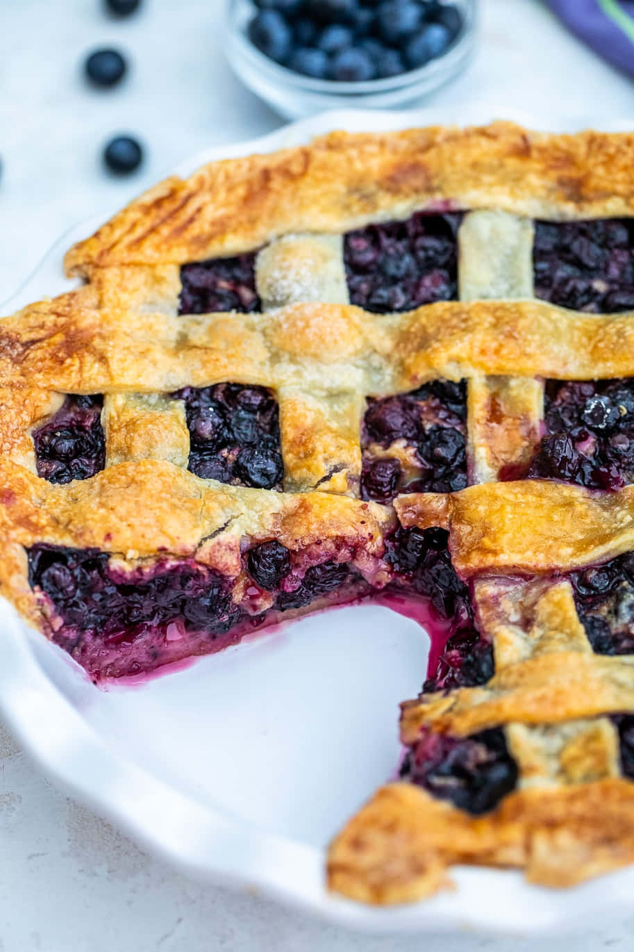 blueberry pie, golden lattice-topped, juicy purple filling, HD Phone Wallpaper
