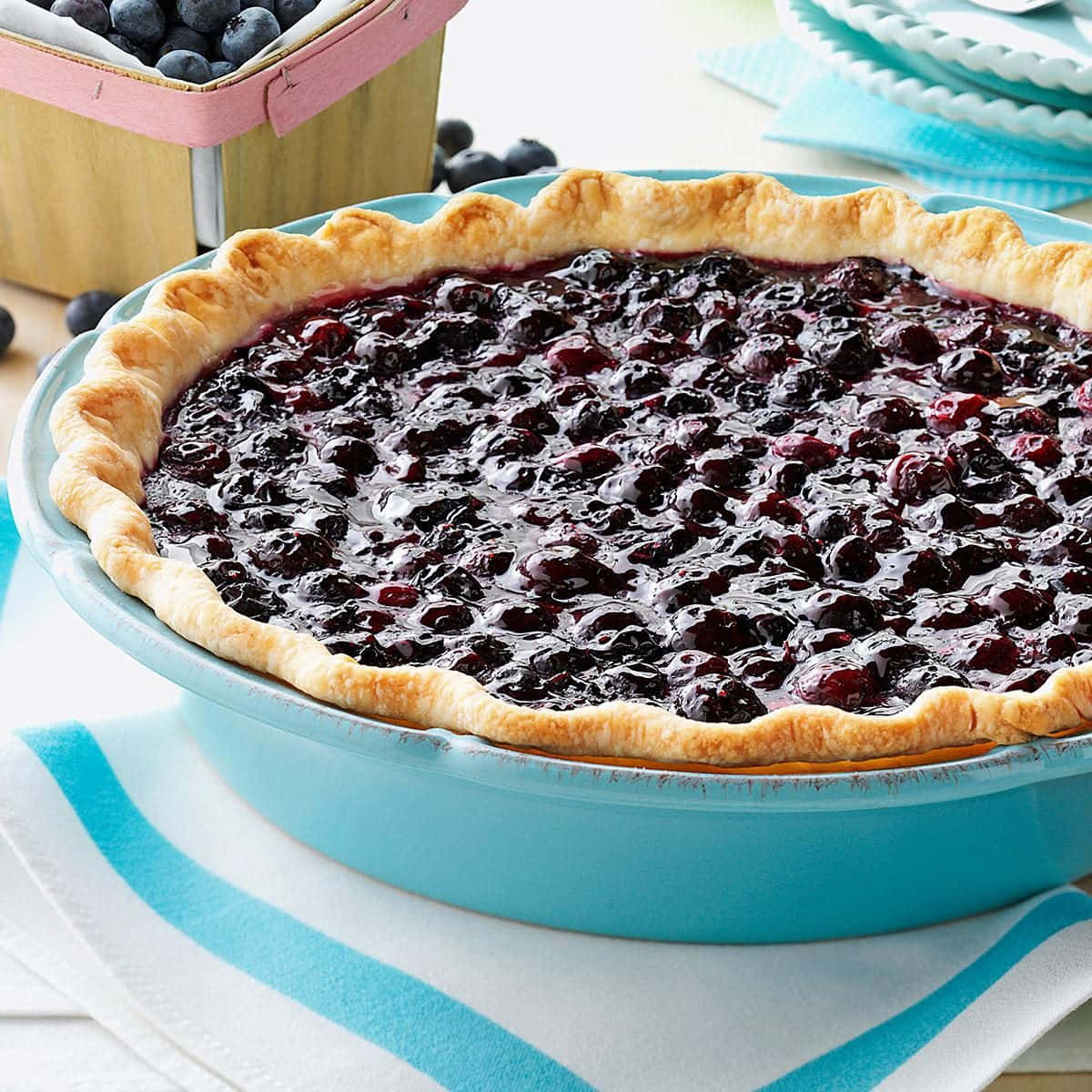 Blueberry Pie, golden flaky blueberry pie, turquoise dish, SD Desktop Wallpaper