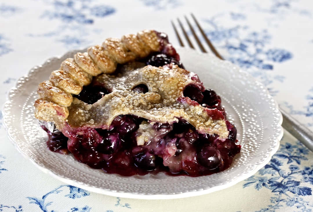 blueberry pie, flaky crust, white lace plate, SD Desktop Wallpaper