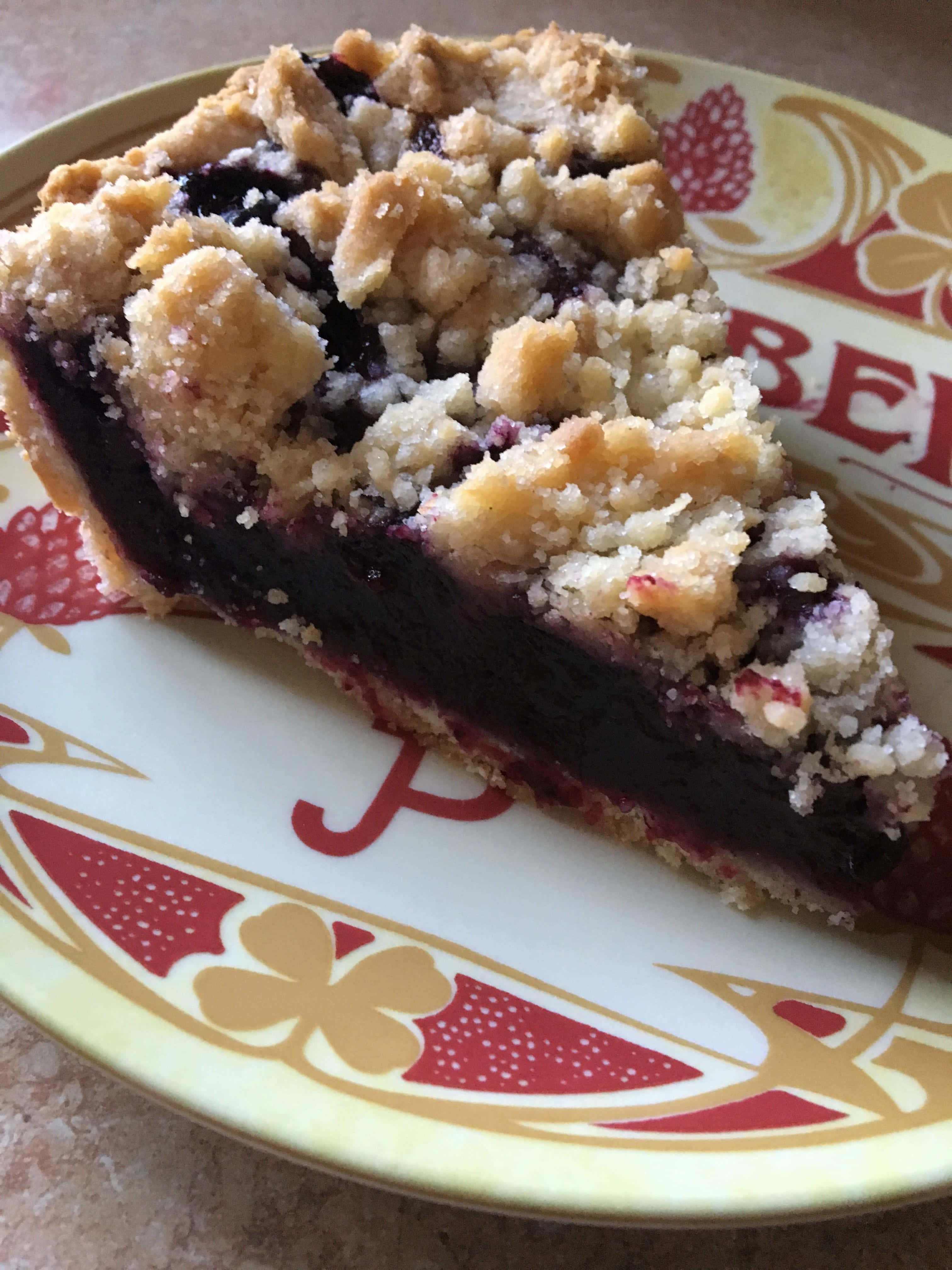 blueberry crumble pie, golden crust, patterned plate, 4K Phone Wallpaper