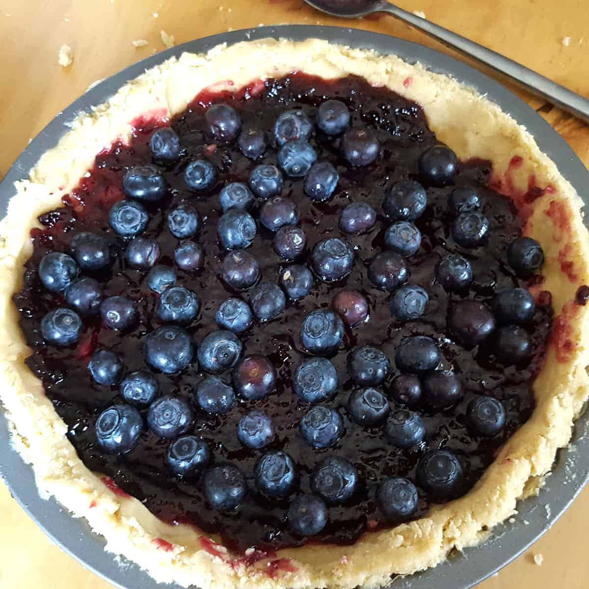 blueberry pie, glistening berries, golden crust, SD Desktop Wallpaper