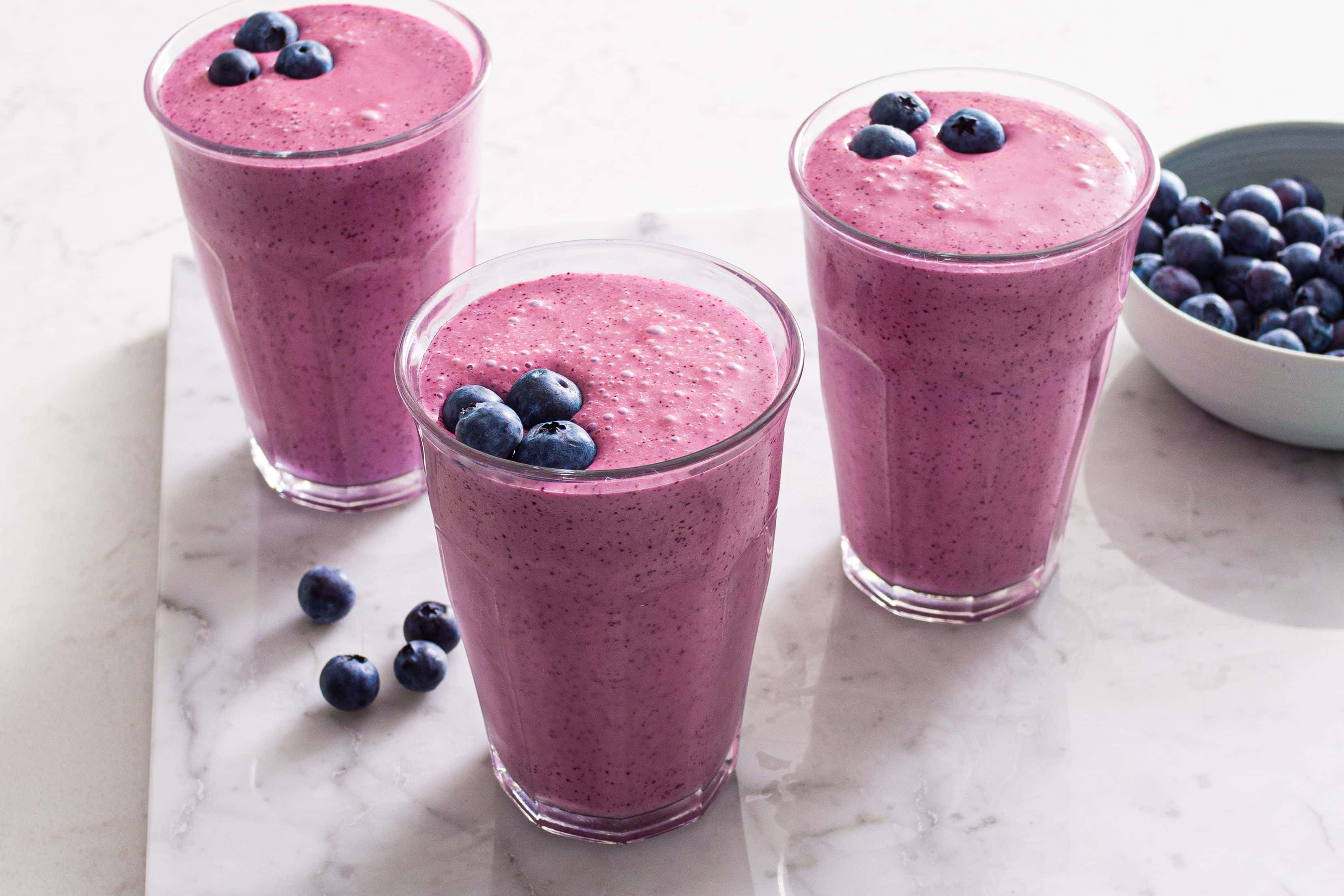 Blueberry Smoothie, vibrant purple blueberry smoothie, fresh blueberries, 2K Desktop Wallpaper