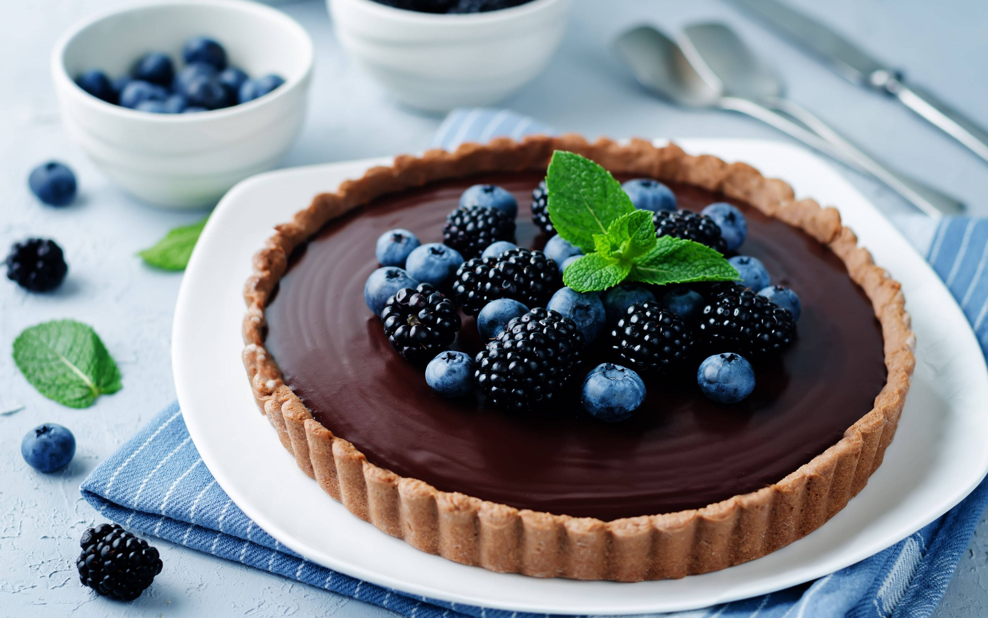 blueberry chocolate tart, fresh blueberries, blackberries, 4K Desktop Wallpaper