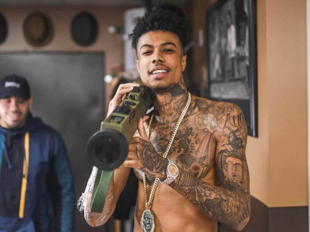 Blueface, green toy gun, gold chain, SD Desktop Wallpaper
