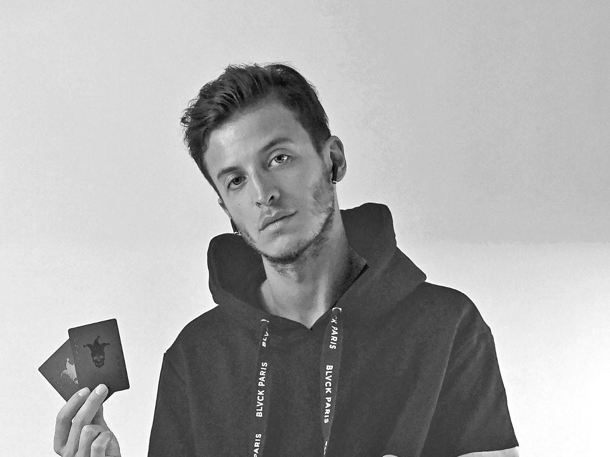 Blvck Paris, hoodie, playing cards, SD Desktop Wallpaper