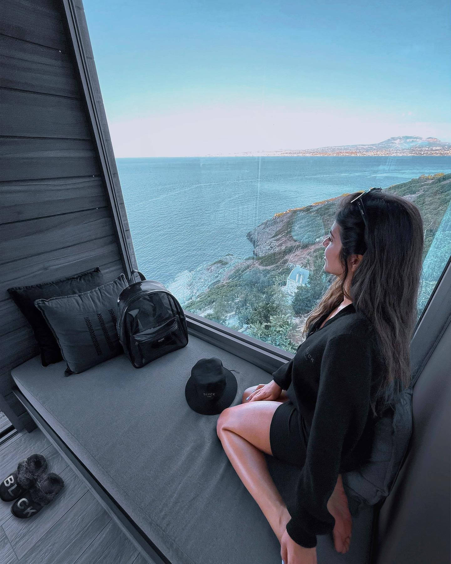 Blvck Paris, modern window seat, vast blue sea, HD Phone Wallpaper