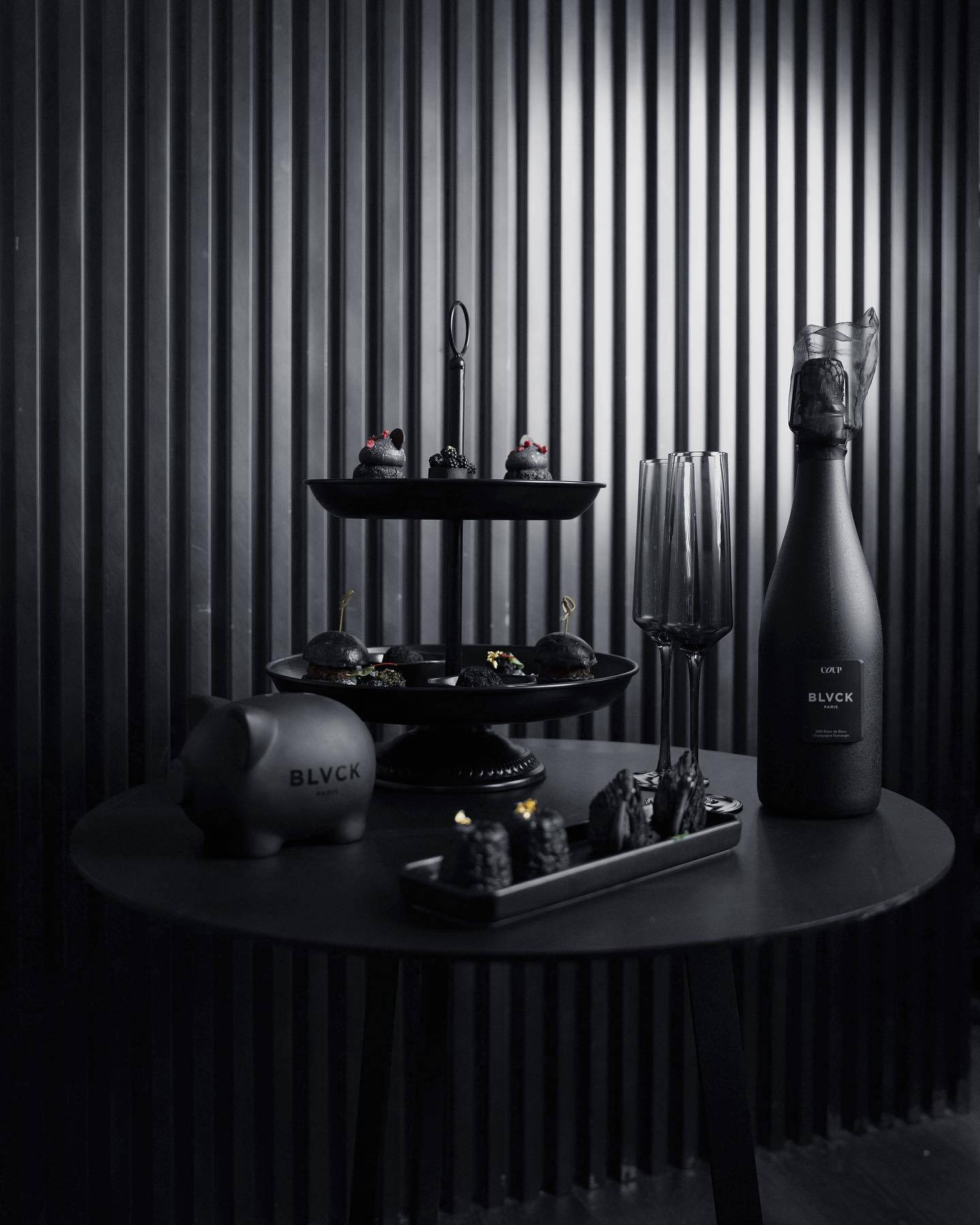 Blvck Paris, monochrome luxury dessert setup, black champagne, HD Phone Wallpaper