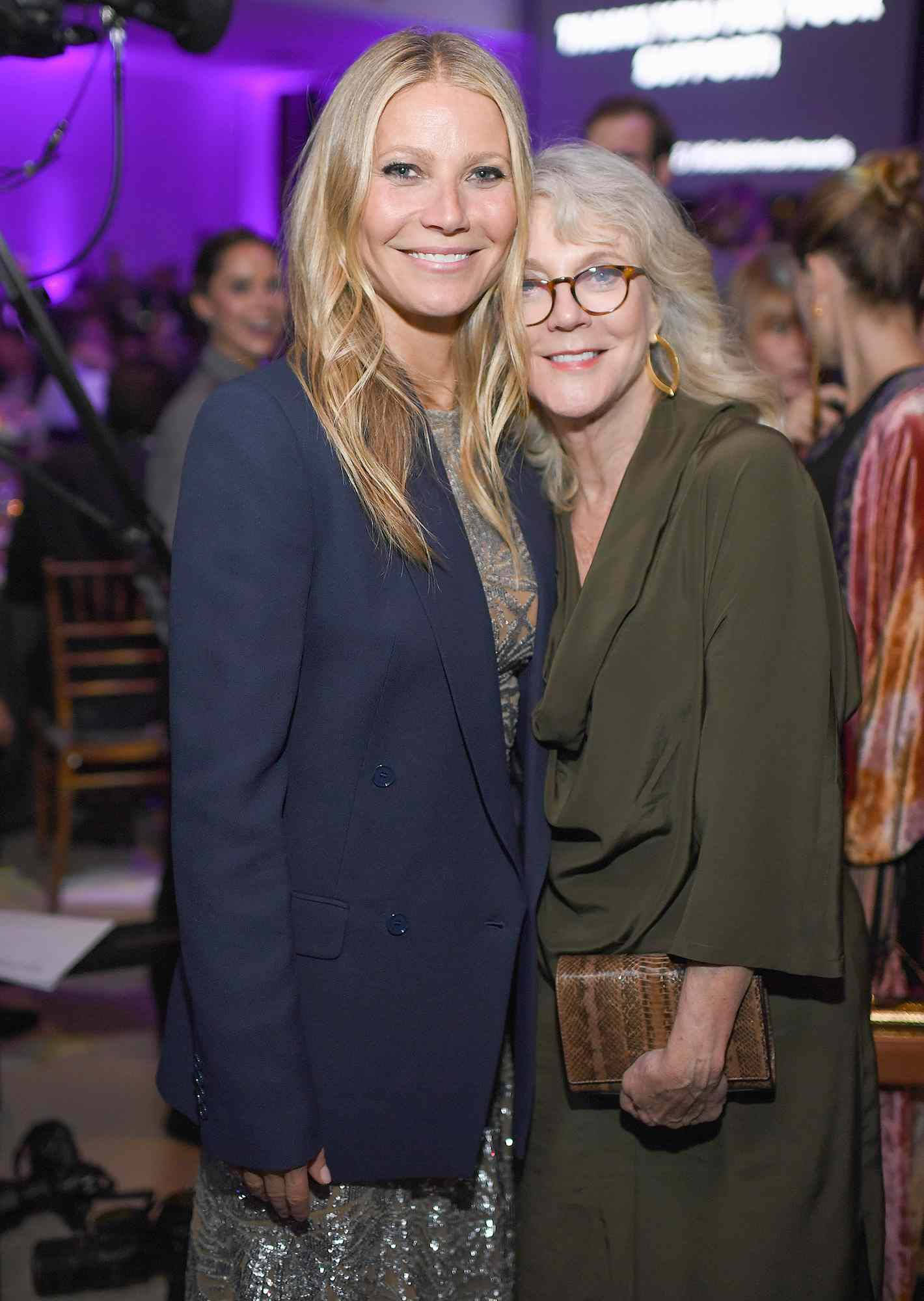Blythe Danner, purple ambient lighting, glamorous event, Full HD Phone Wallpaper