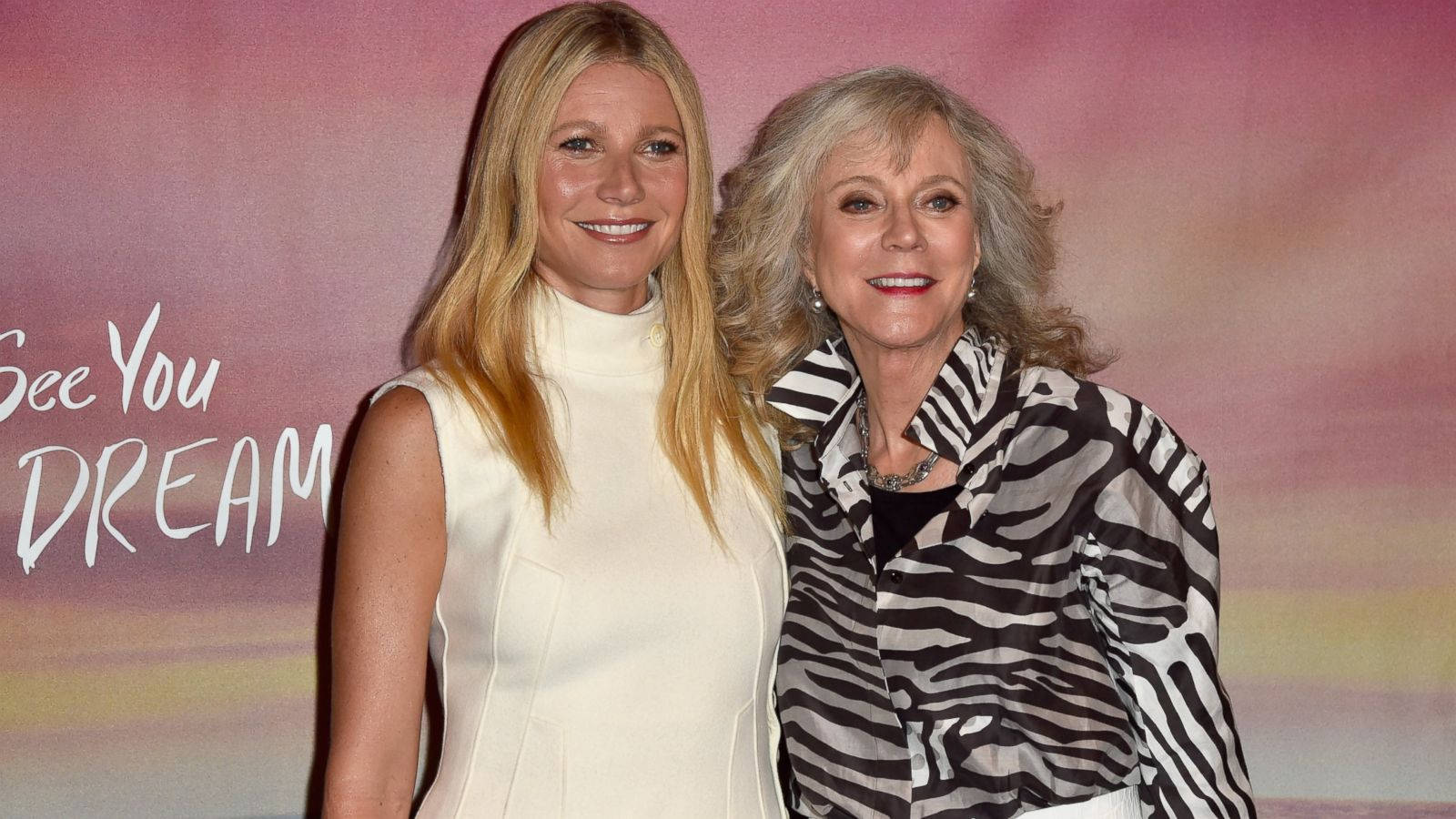 Blythe Danner, stripe, soft pink and yellow gradient backdrop, HD Desktop Wallpaper