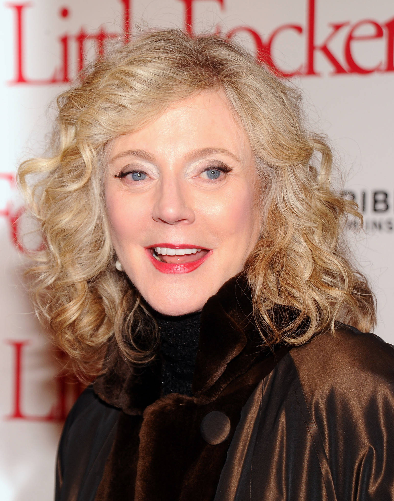 Blythe Danner, curly blonde hair, red lipstick, Full HD Phone Wallpaper