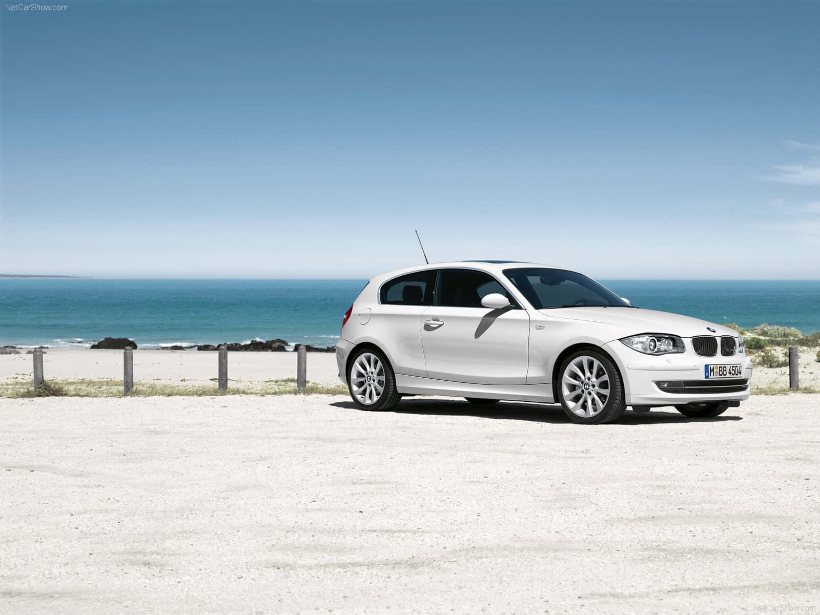 BMW 1 Series, white, hatchback, HD Desktop Wallpaper