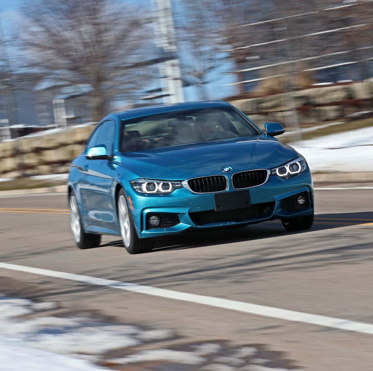 BMW 440i, vibrant blue, snowy roadside, SD Desktop Wallpaper