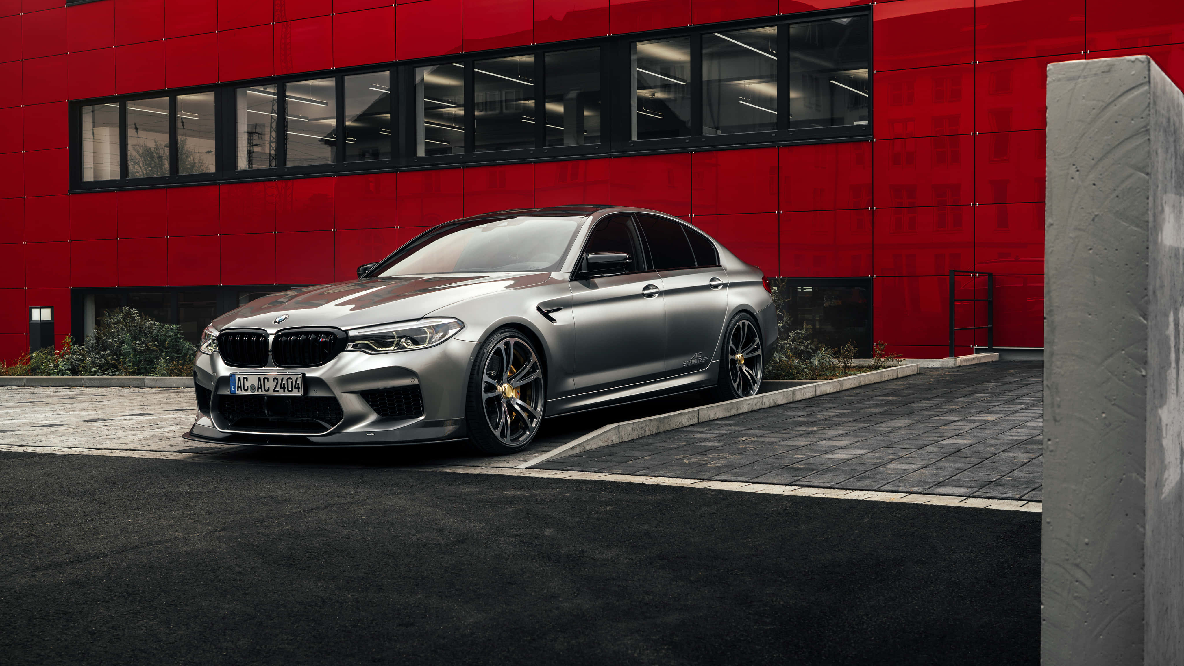 BMW M5, silver, red modern building, 4K Desktop Wallpaper