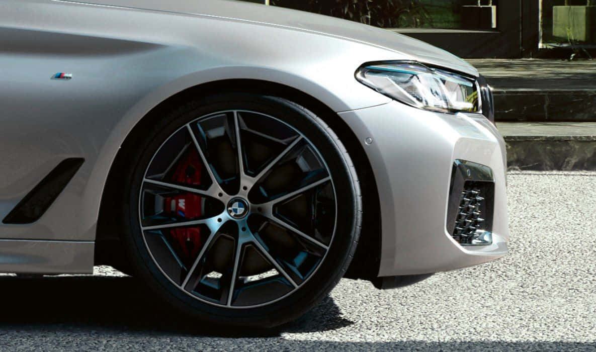 silver BMW M5, black alloy wheel, red brake calipers, SD Desktop Wallpaper