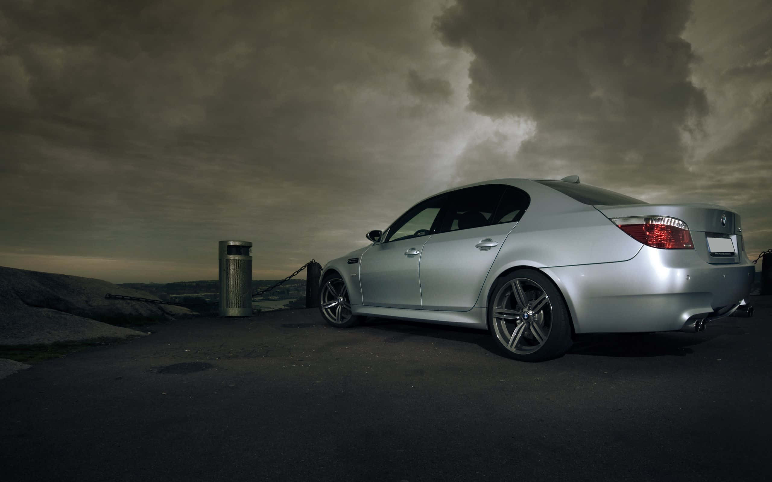 BMW M5, silver, dark roadside, 2K Desktop Wallpaper