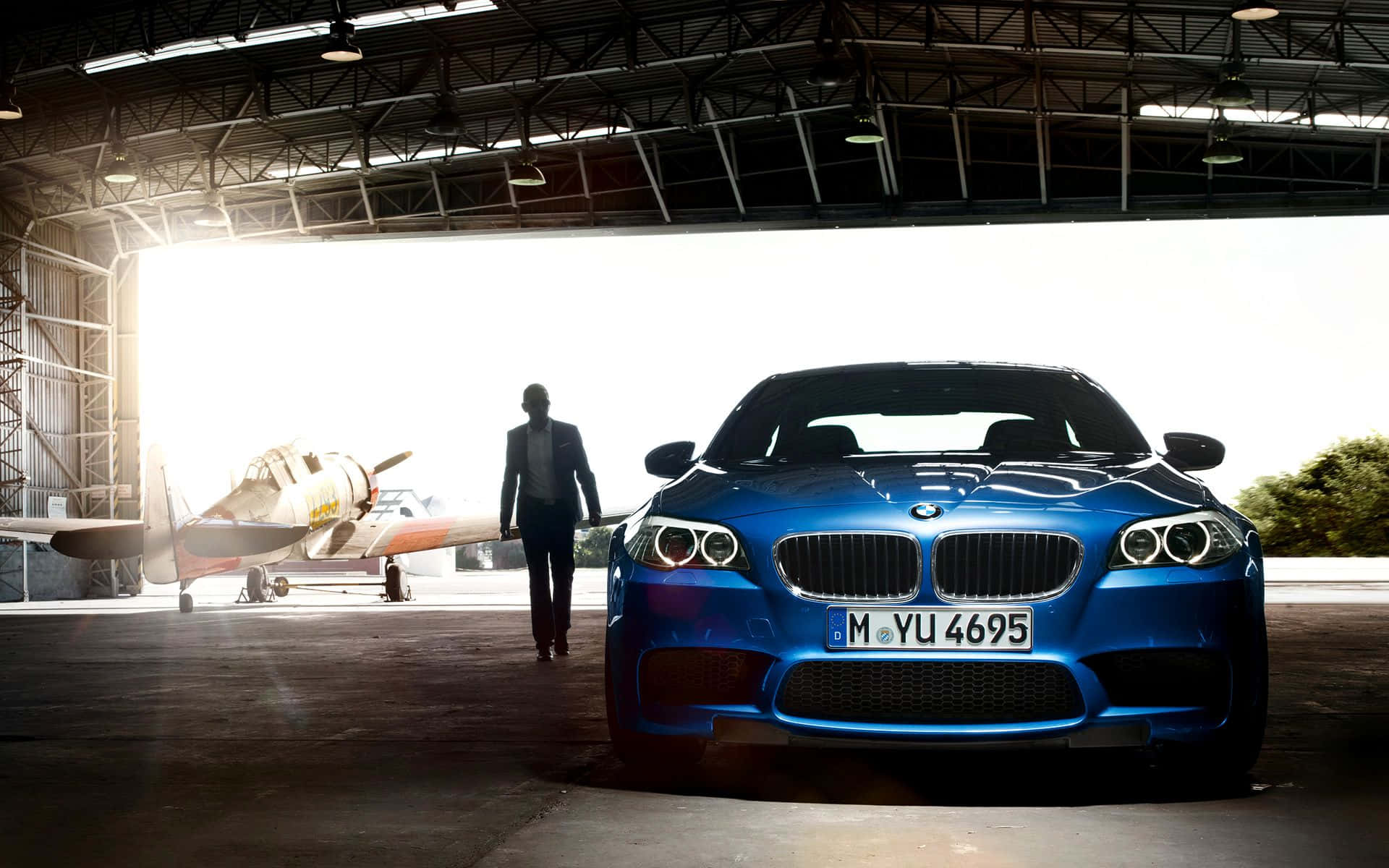BMW M5, blue, hangar, Full HD Desktop Wallpaper