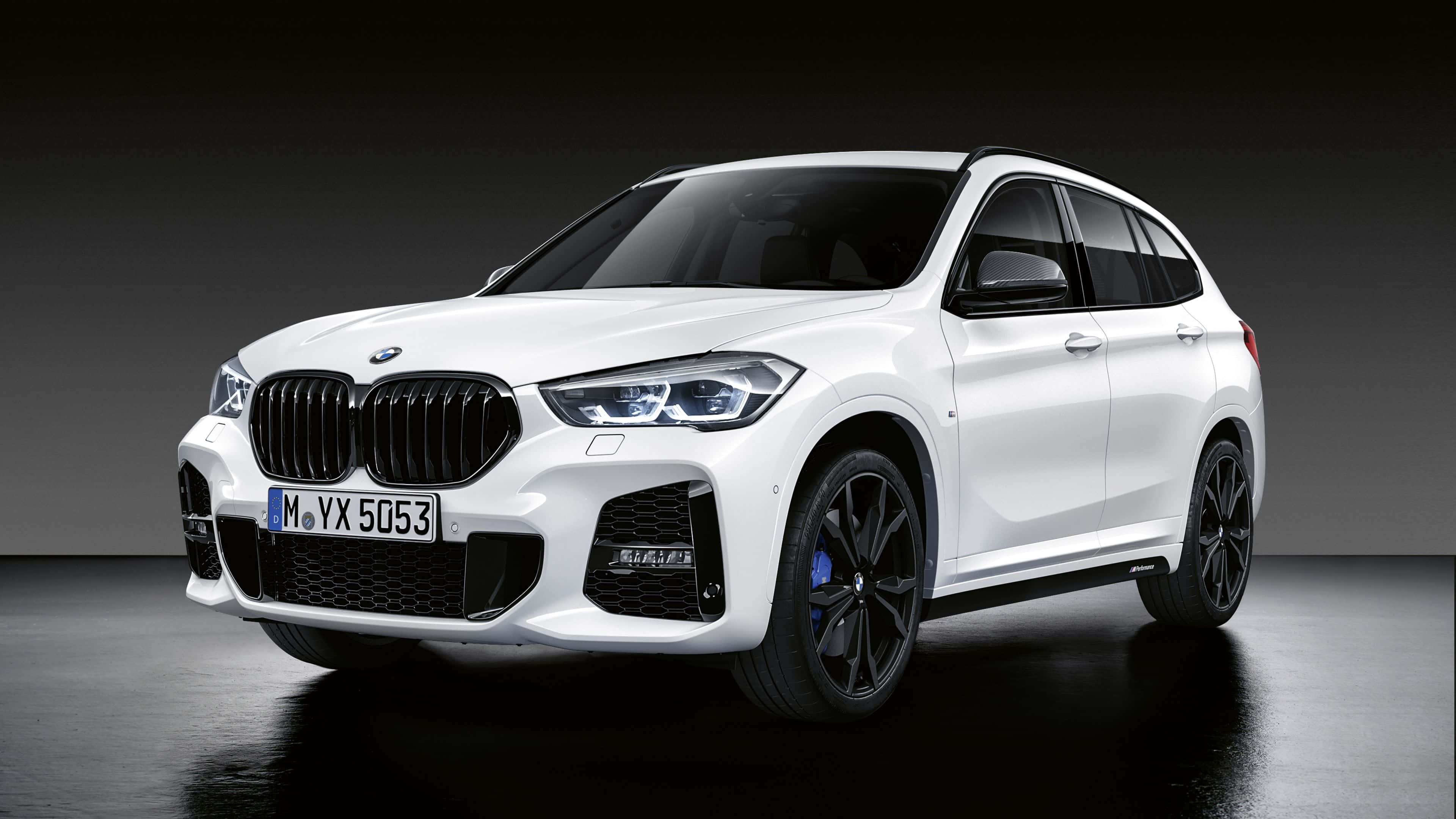 BMW X1, white, black accents, 4K Desktop Wallpaper