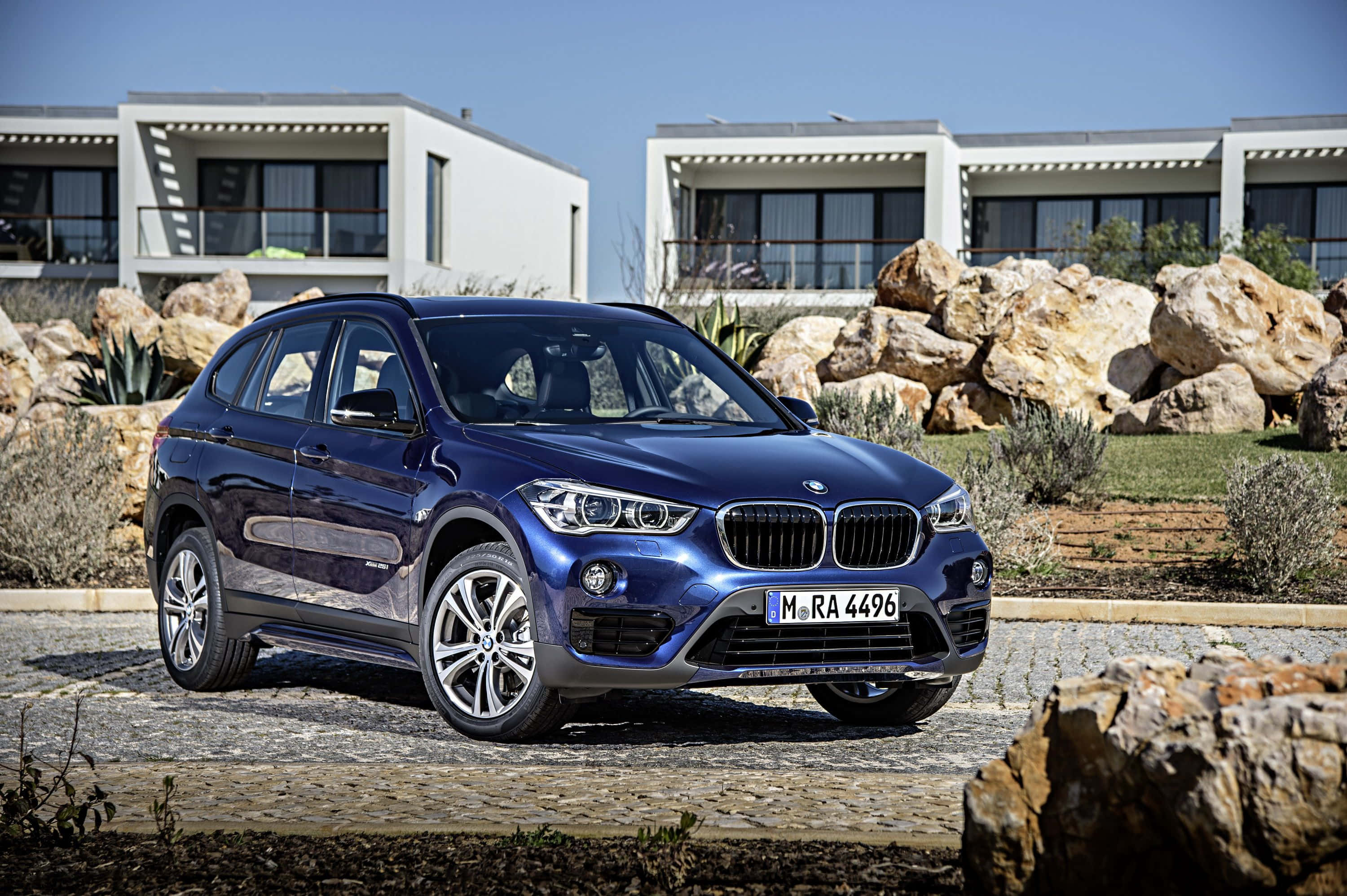 BMW X1, blue, cobblestone driveway, 2K Desktop Wallpaper