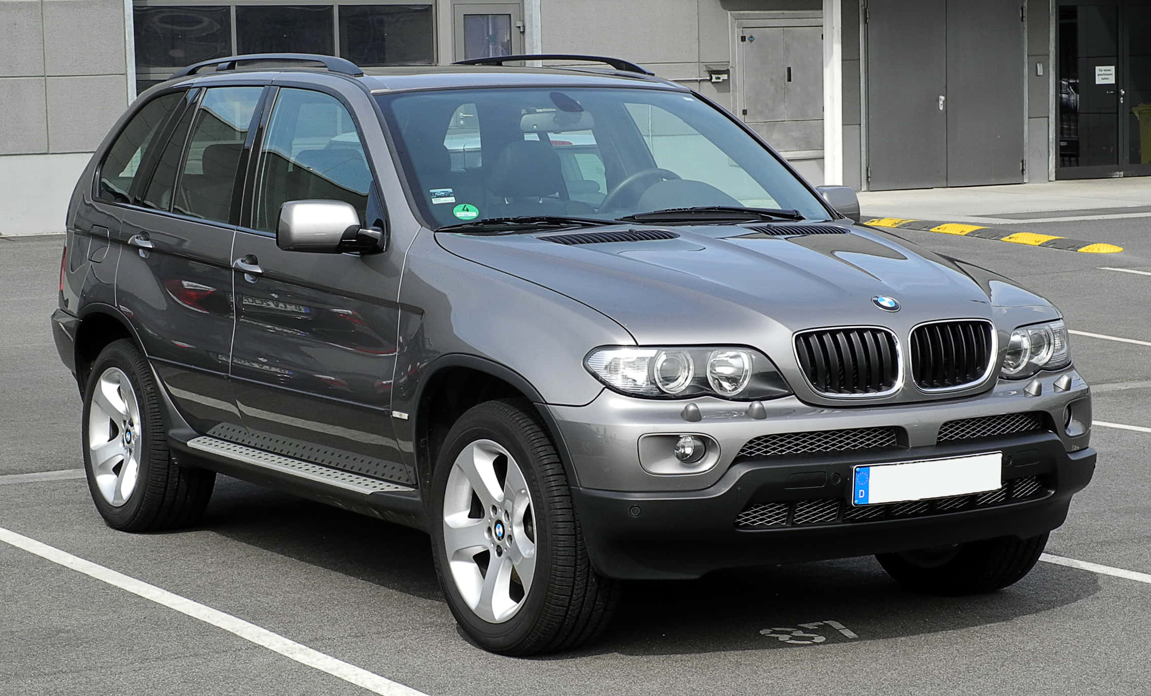 BMW X5, silver, modern urban parking lot, Full HD Desktop Wallpaper