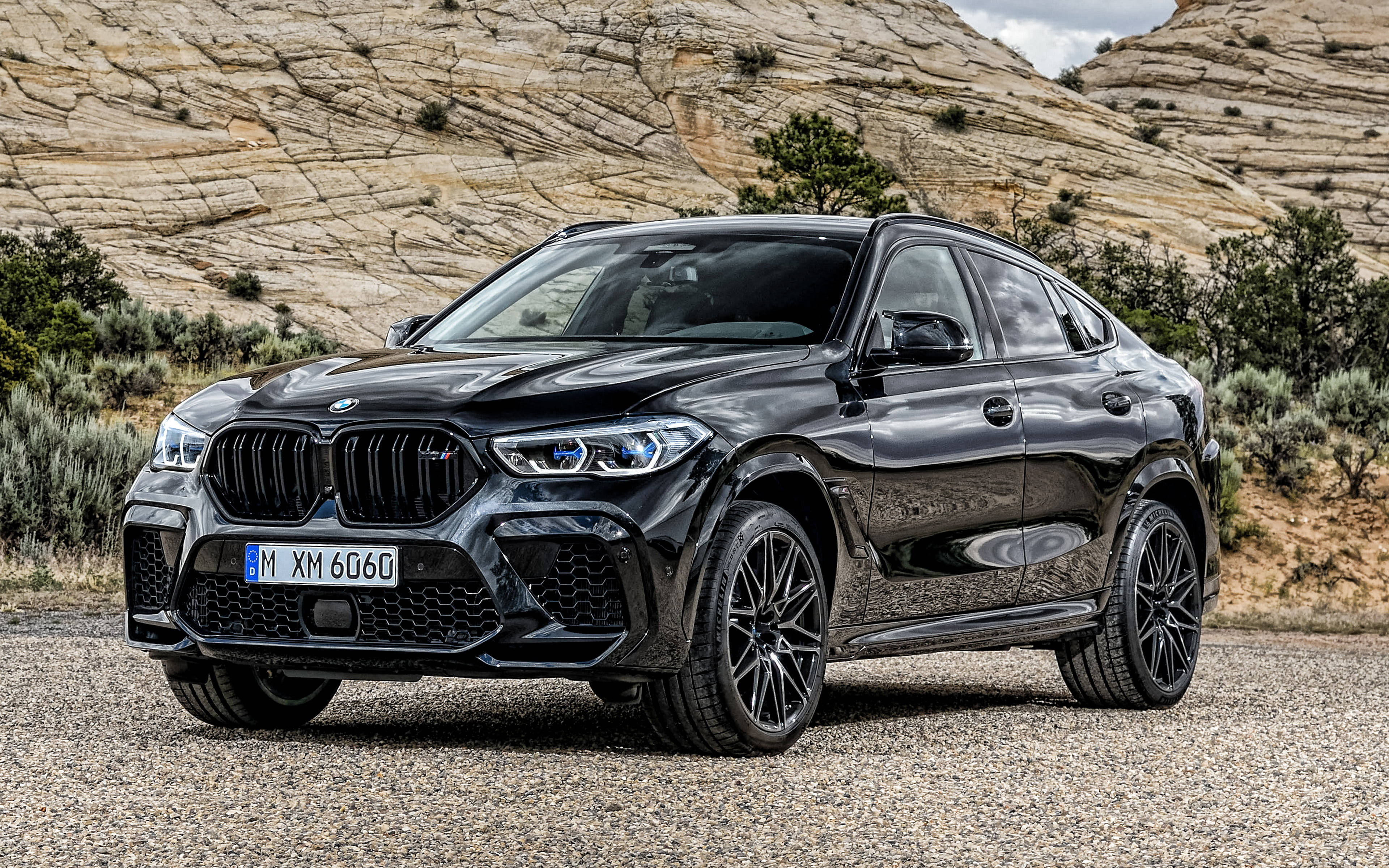 glossy black, BMW X6 M, gravel, 4K Desktop Wallpaper