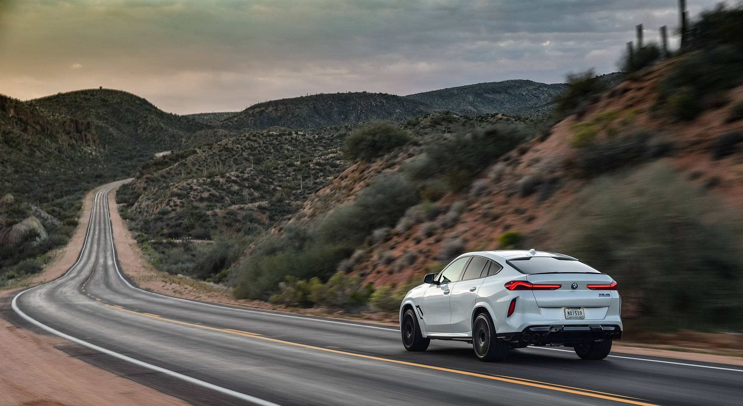 BMW X6 M, white, winding desert highway, 2K Desktop Wallpaper