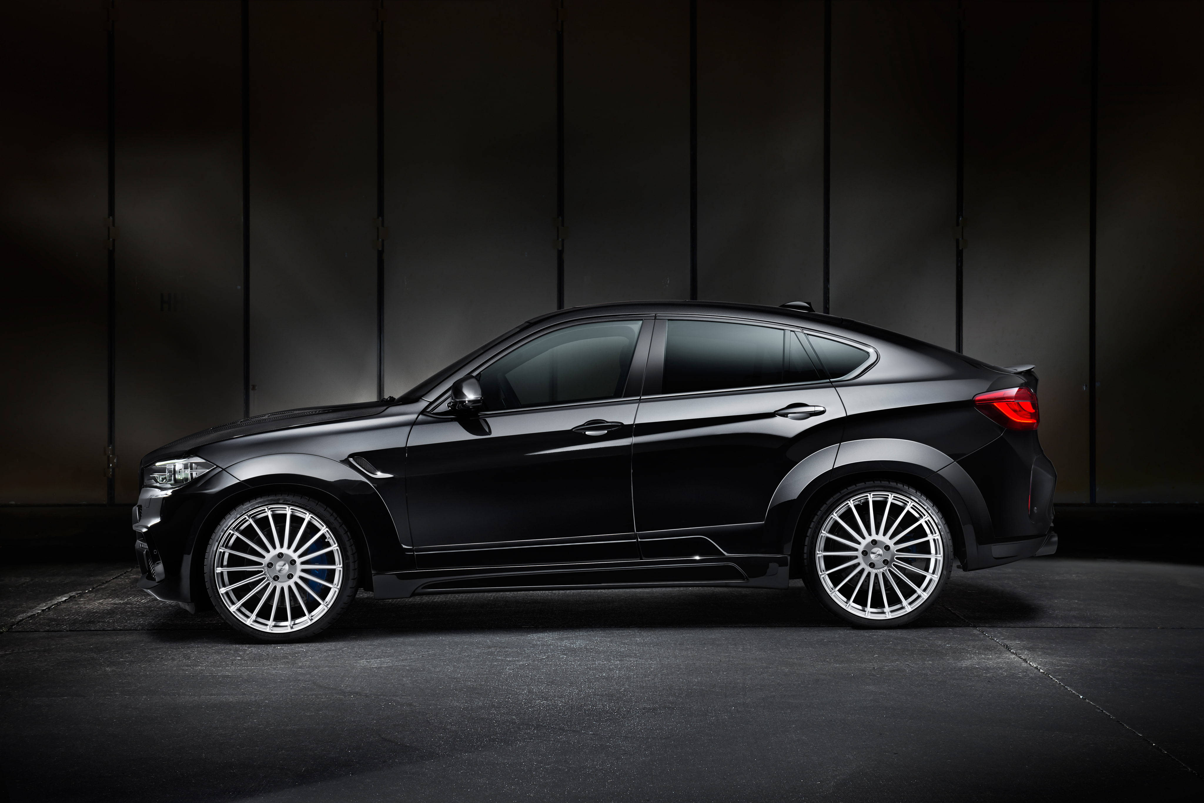 BMW X6 M, wide body, sleek black, 4K Desktop Wallpaper