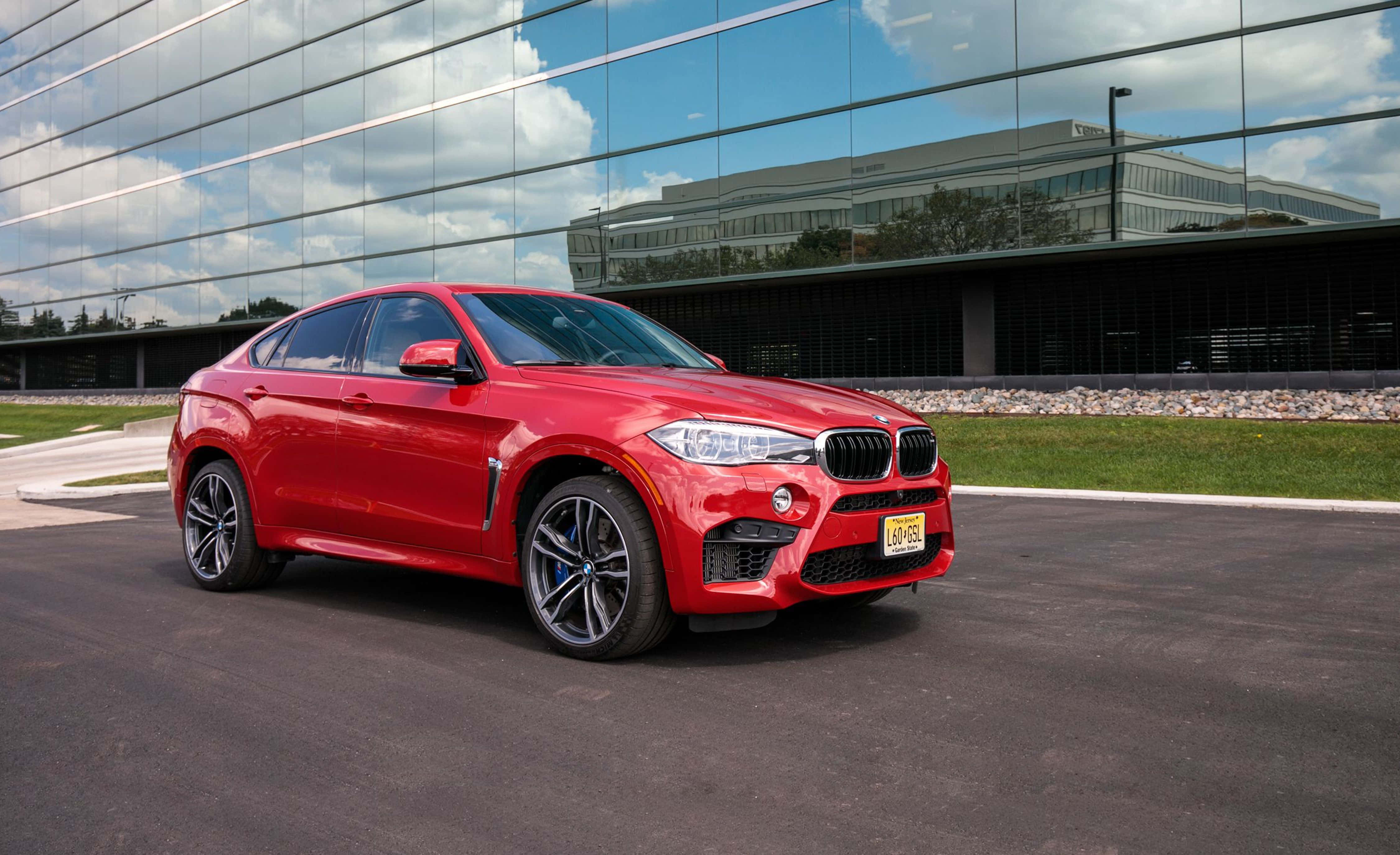 BMW X6 M, vibrant red, asphalt, 4K Desktop Wallpaper