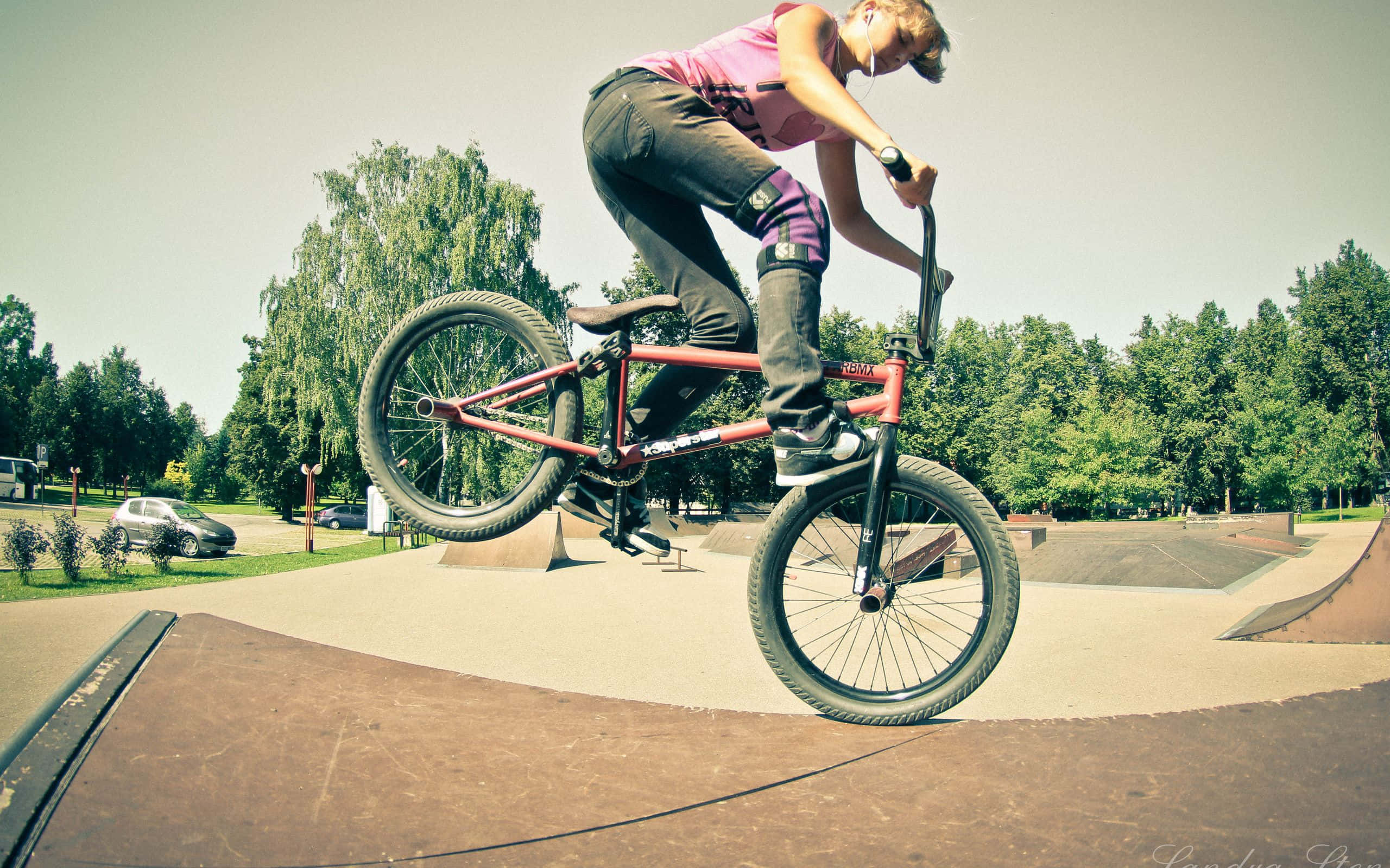 BMX, pink shirt, red bike, 2K Desktop Wallpaper